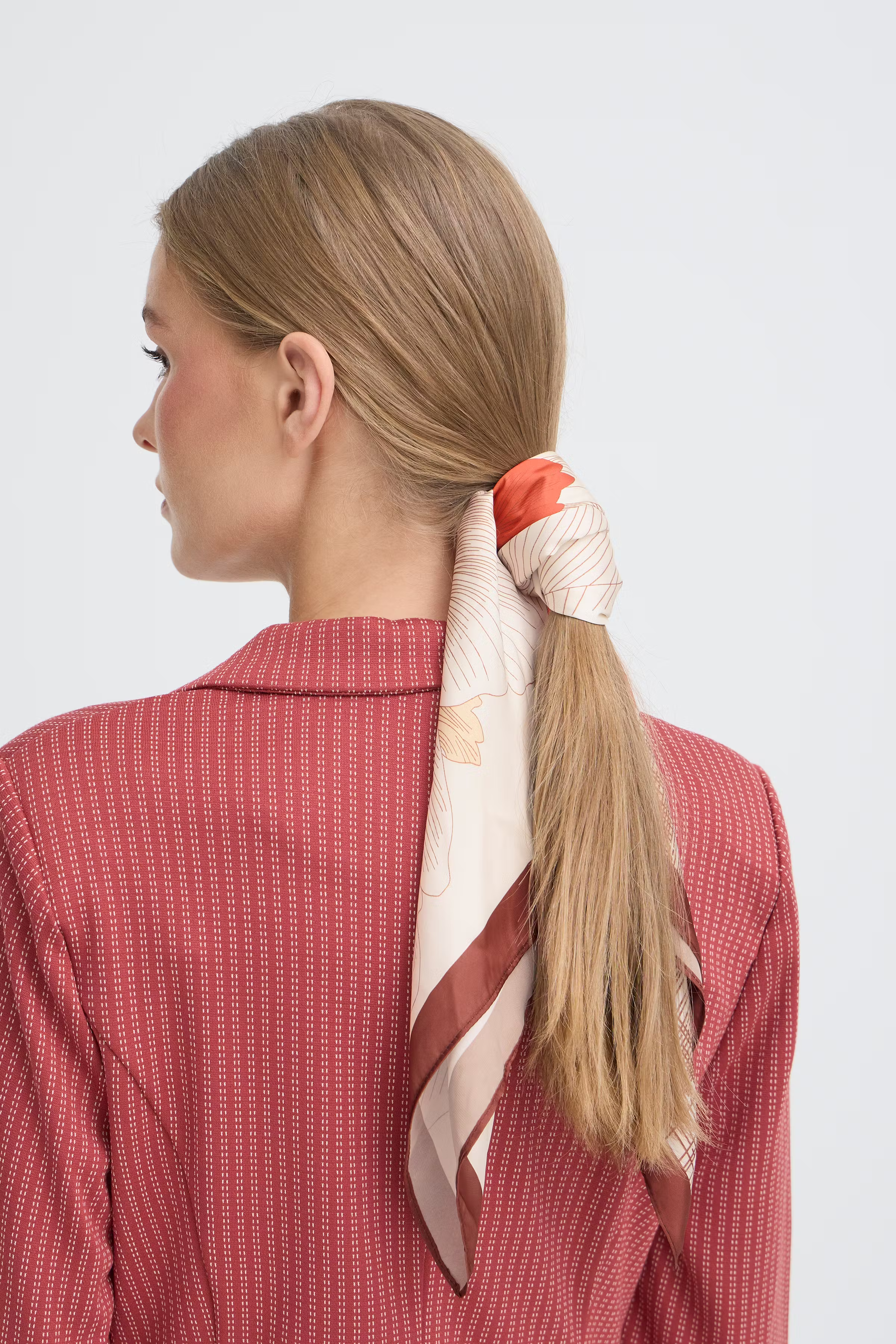 IAGNETHE Skjerf LOOKBOOK DETAIL 20125327-181354