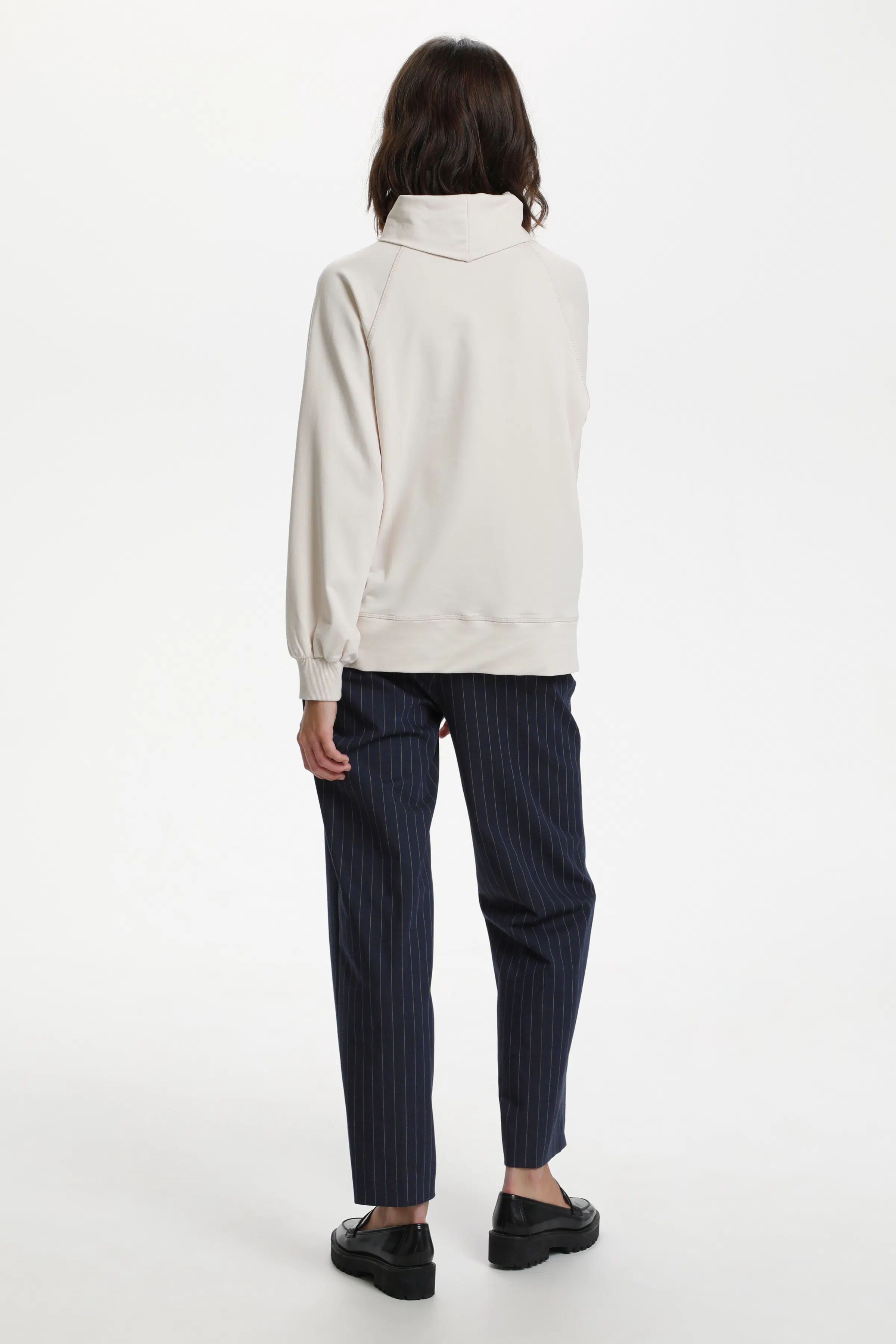 AshKB Sweatshirt LOOKBOOK BACK 10103674-120104