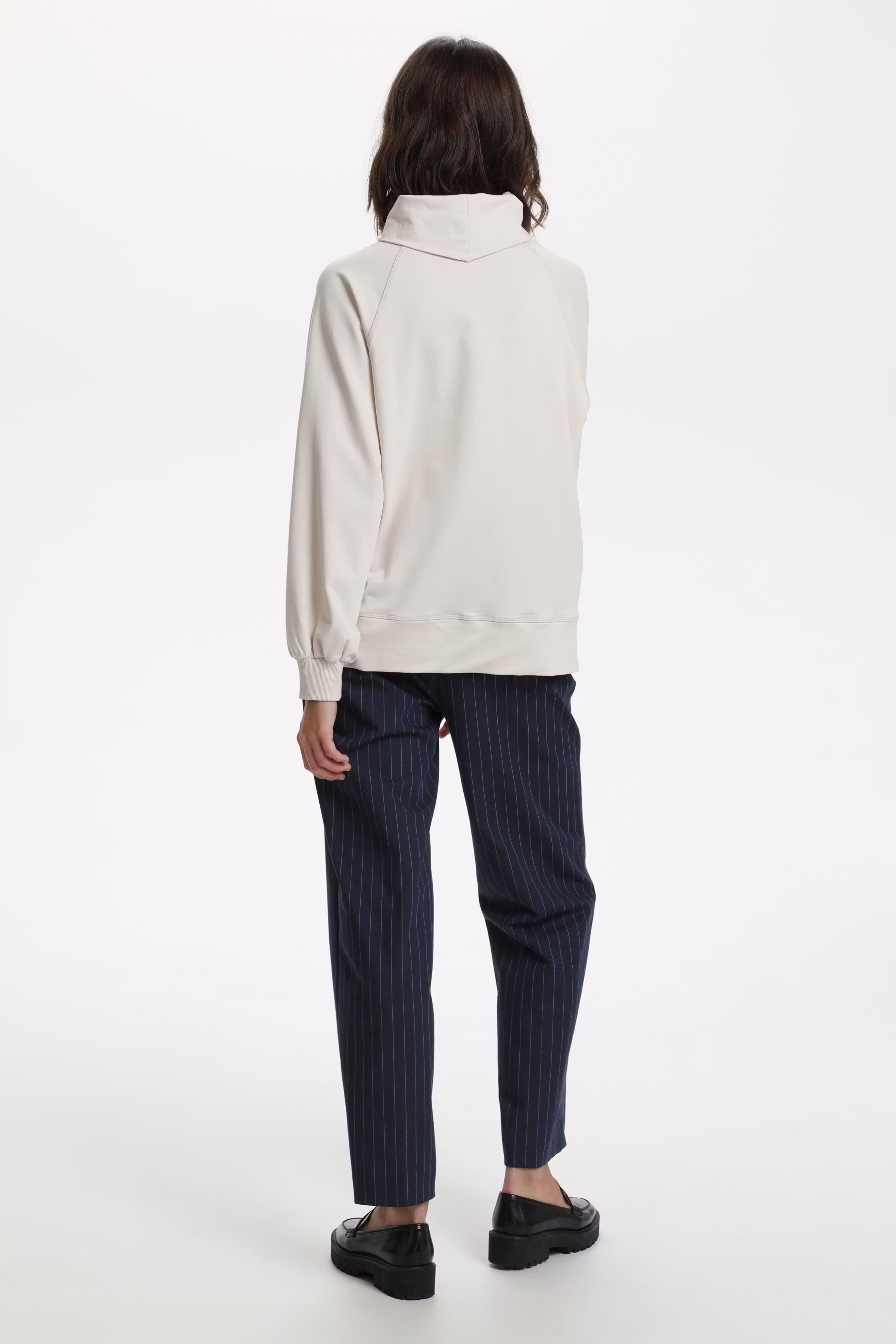 AshKB Sweatshirt LOOKBOOK BACK 10103674-120104