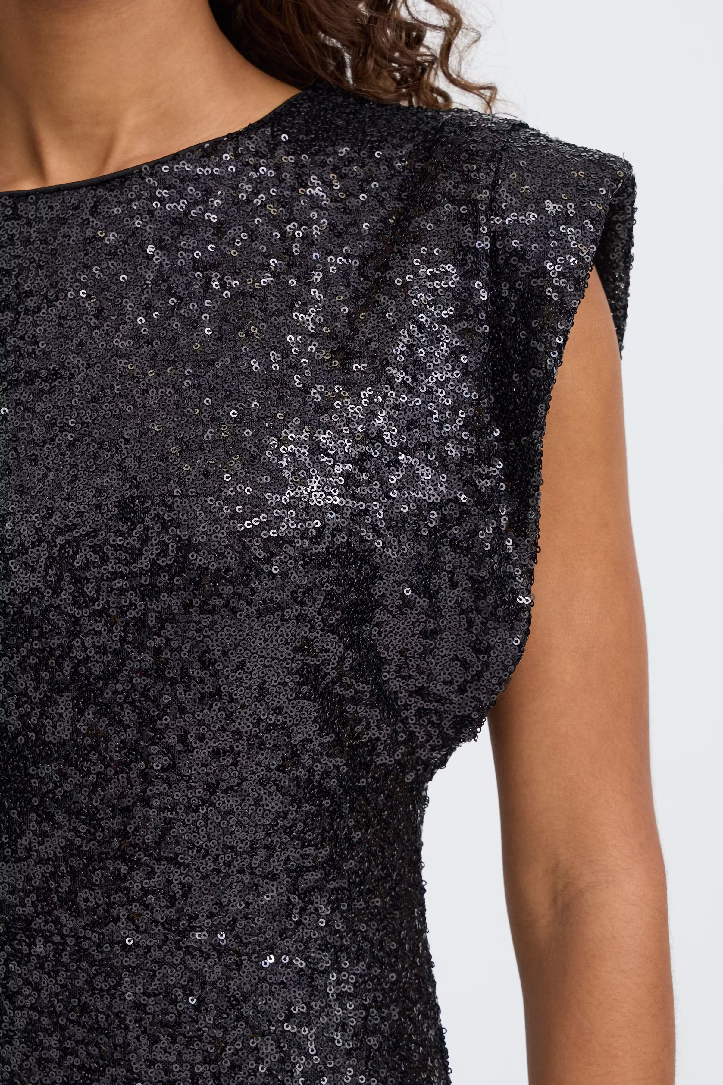 IHFAUCA Kjole LOOKBOOK DETAIL 20124845-194008