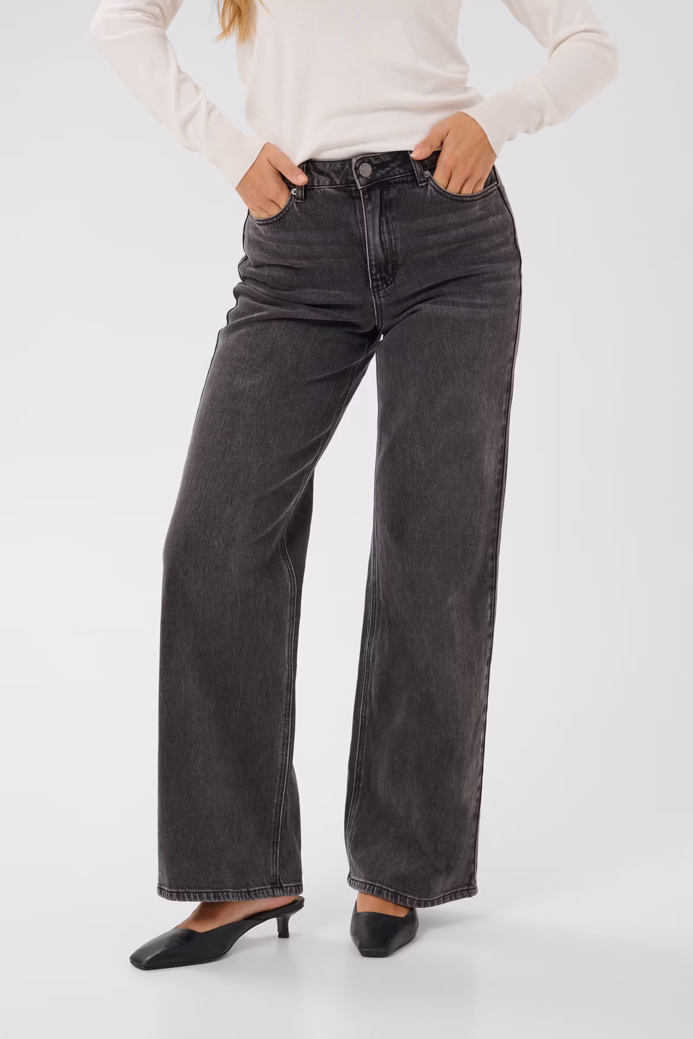 KAmeadow Straight Jeans LOOKBOOK FRONT 10510712-108531