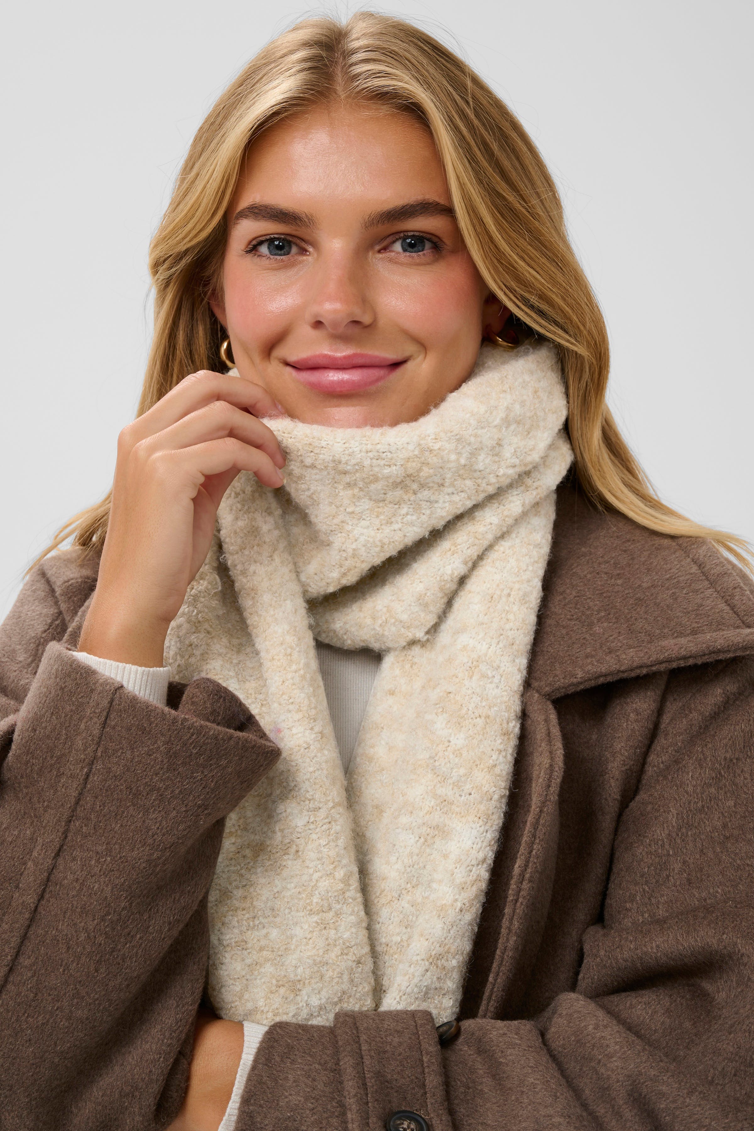 AgitaSZ Tuch LOOKBOOK DETAIL 30514175-130403