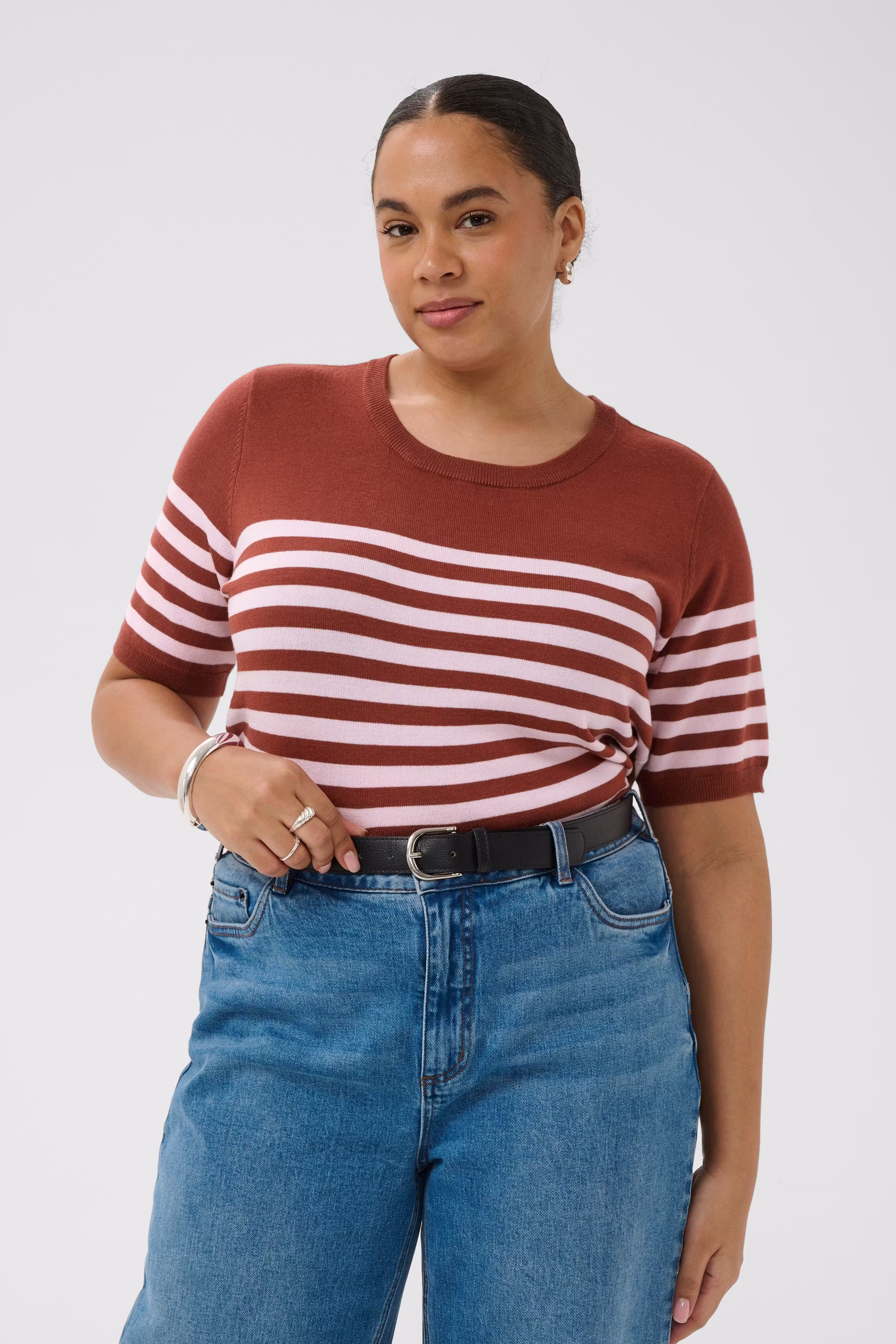 KClizzy Pullover LOOKBOOK FRONT 10582914-109797