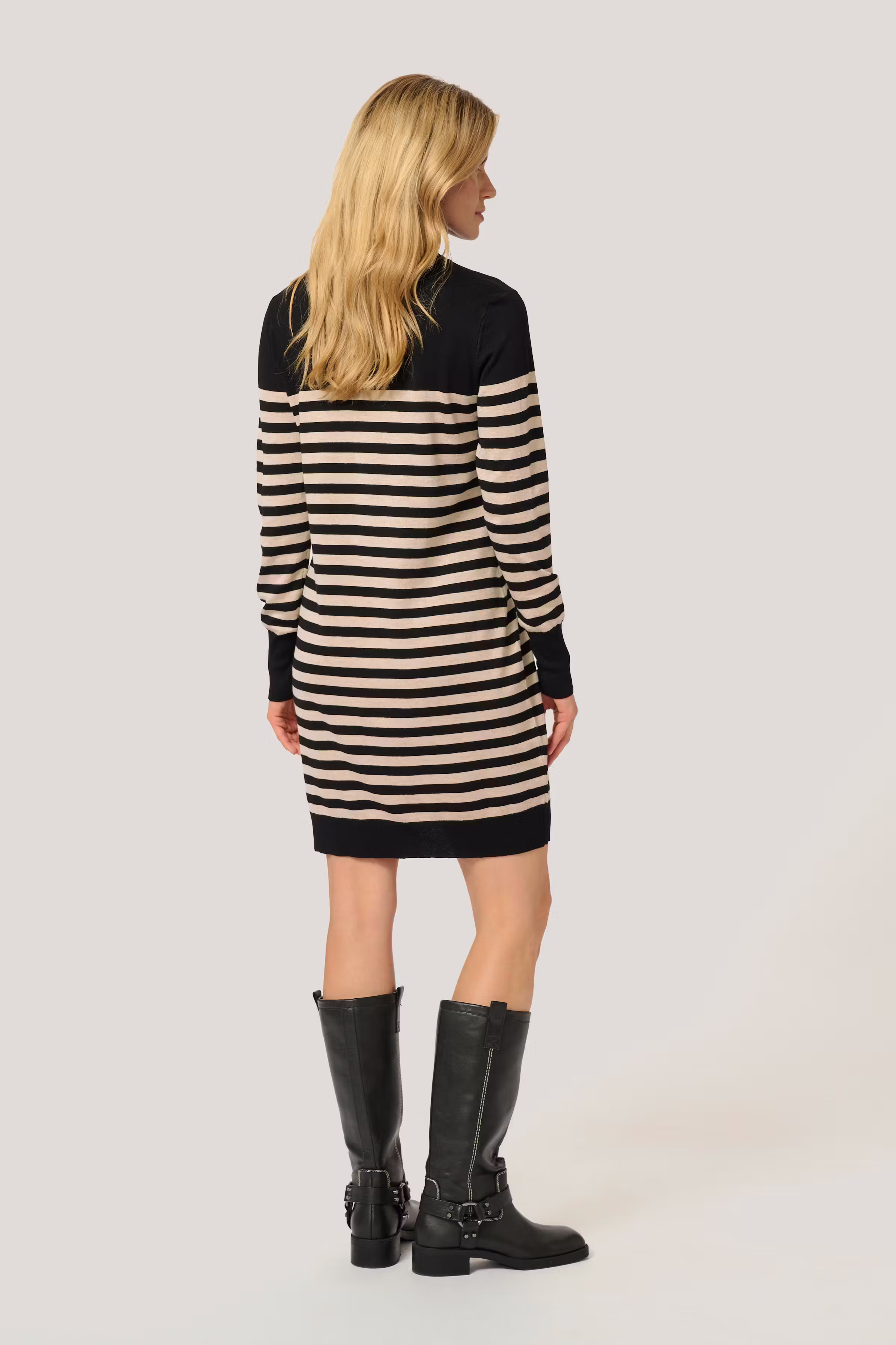 KAastrid Kjole LOOKBOOK BACK 10509731-106347
