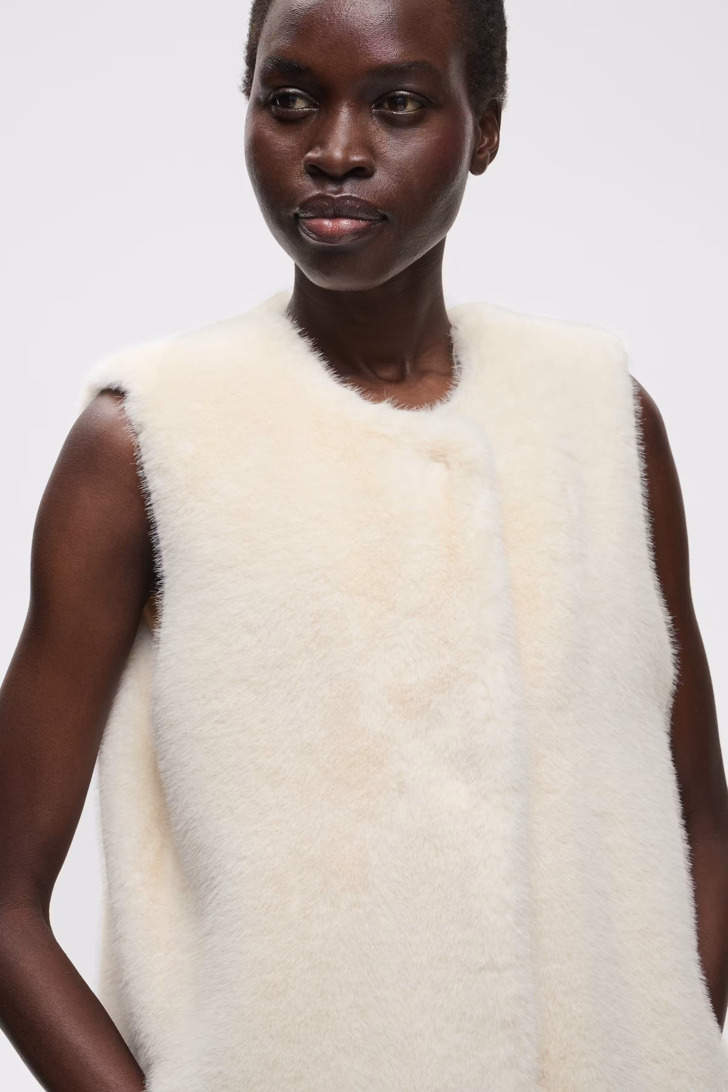 YASMINAHIW Weste LOOKBOOK DETAIL 30112979-110907