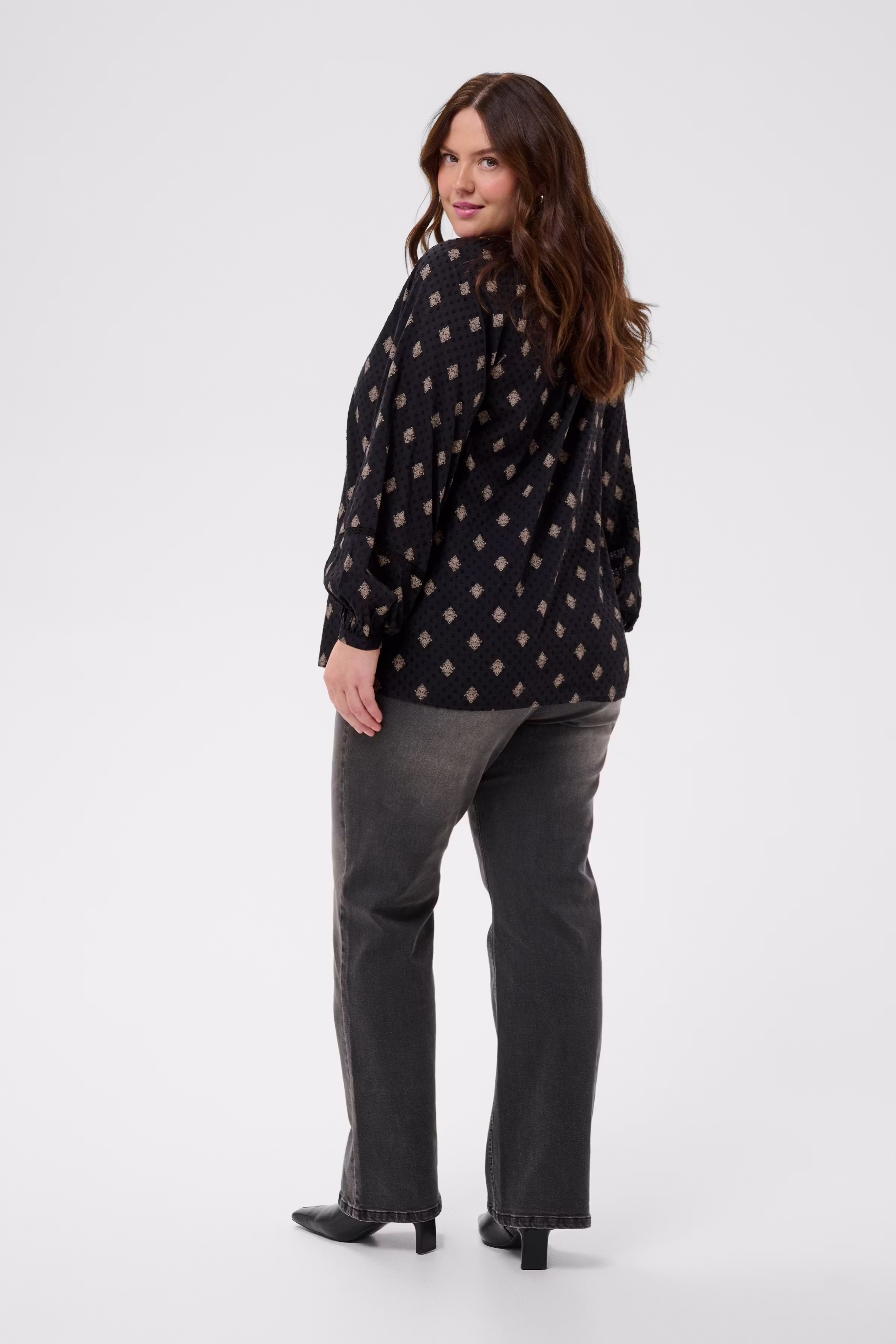 KCwily Shirt LOOKBOOK BACK 10584236-109501