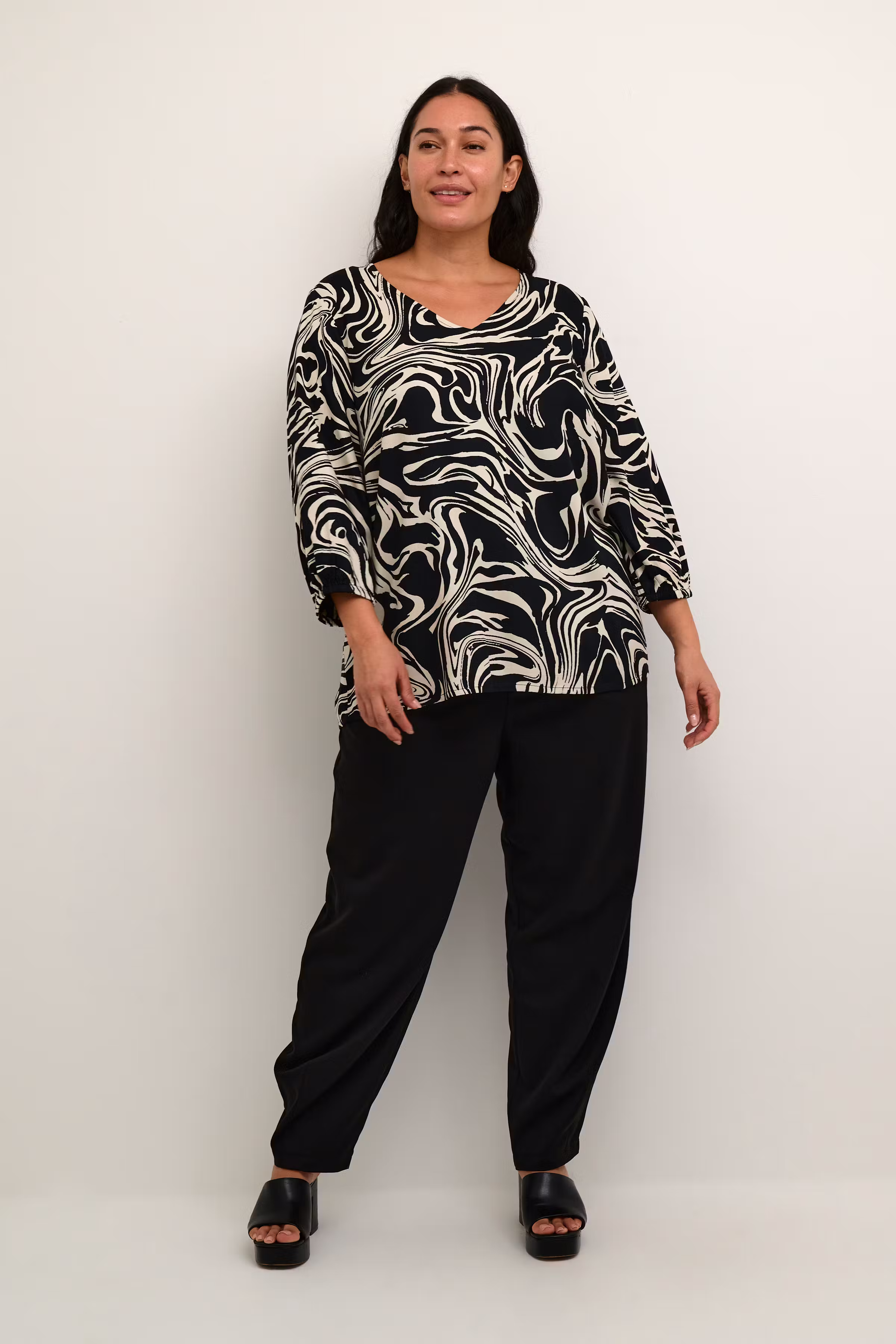 KCcala Blouse LOOKBOOK FRONT 10582164-105424