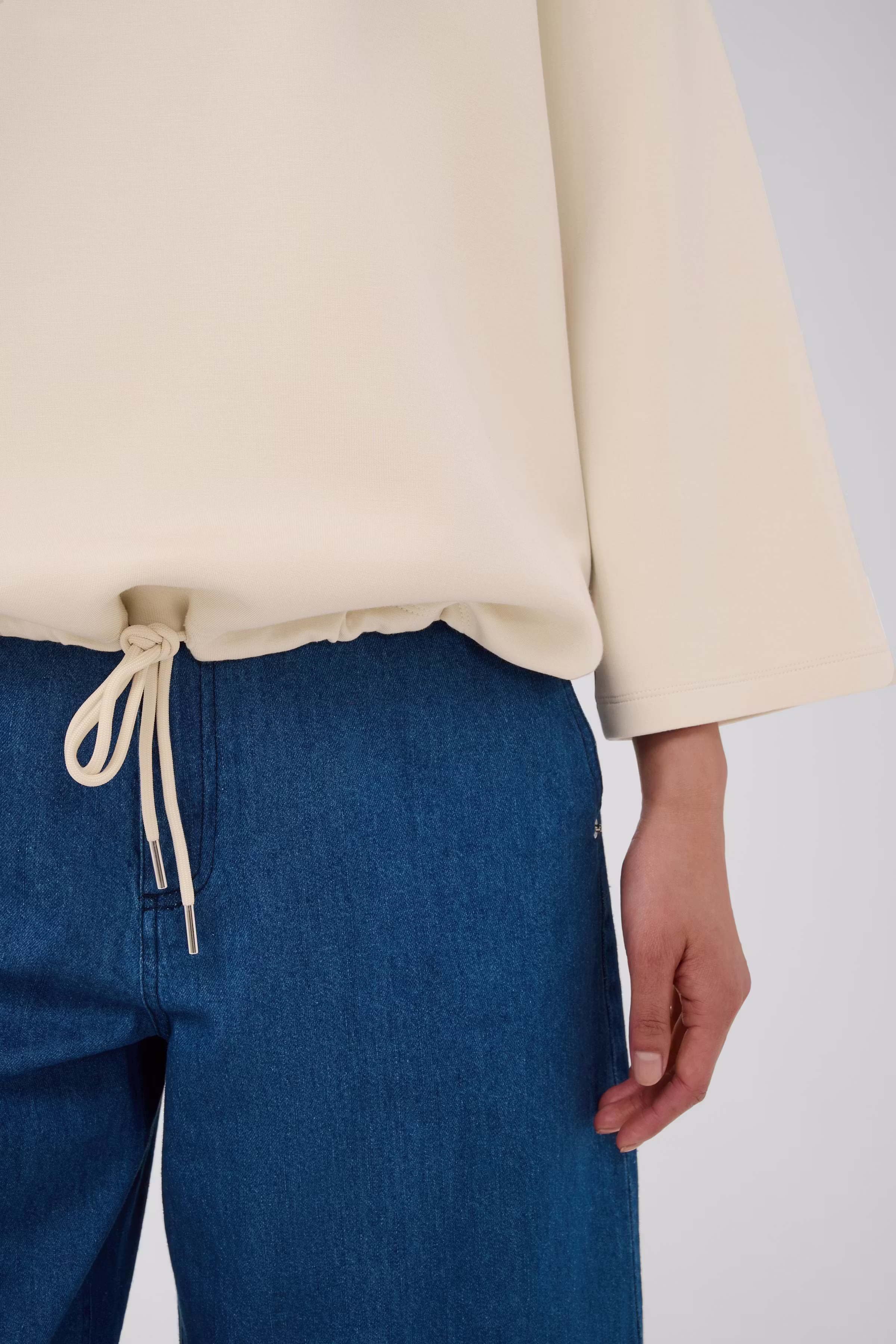 ChelseyPW Sweatshirt LOOKBOOK DETAIL 30310827-130401