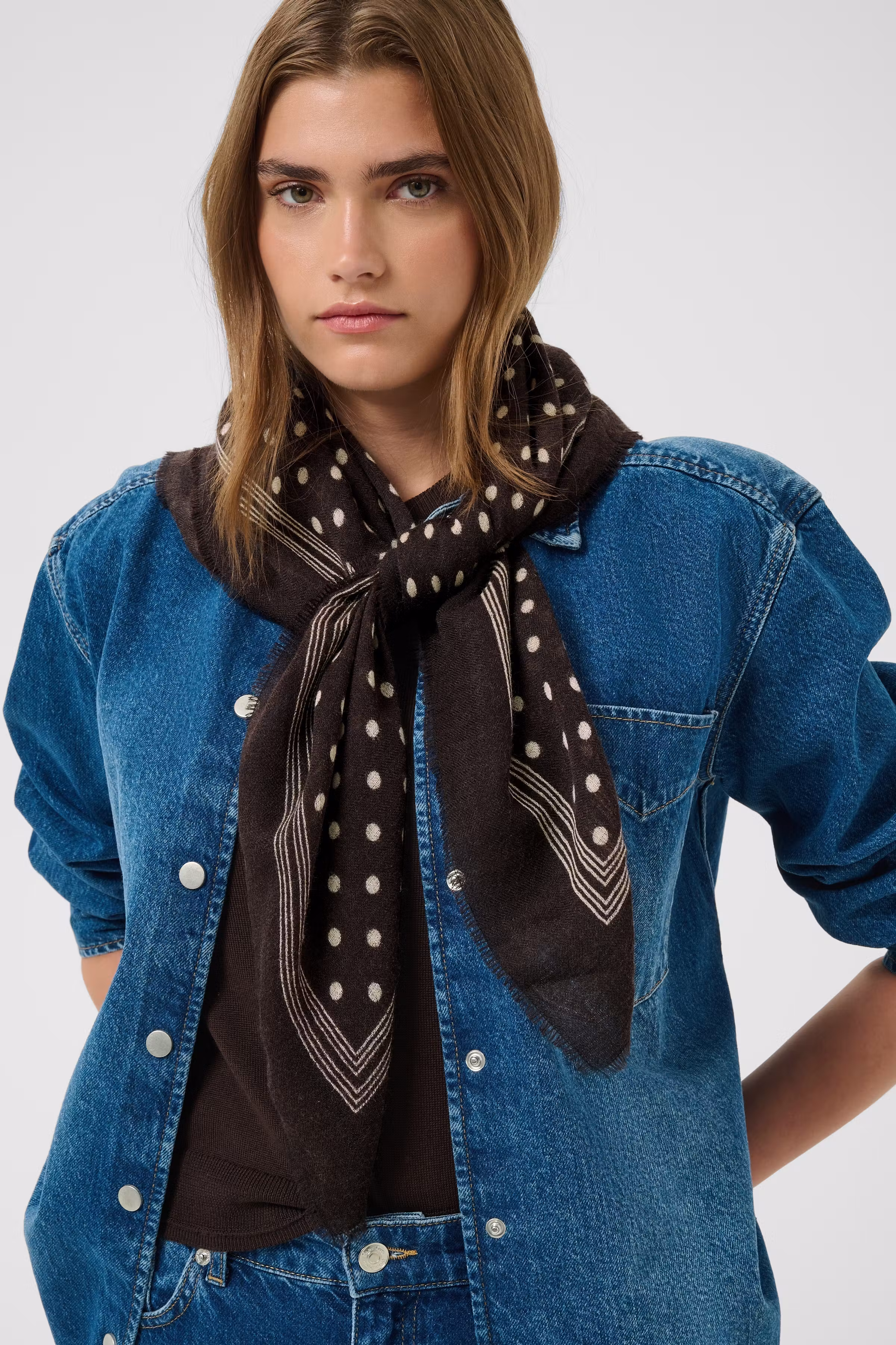 CelestaPW Sjaal LOOKBOOK DETAIL 30310875-305311