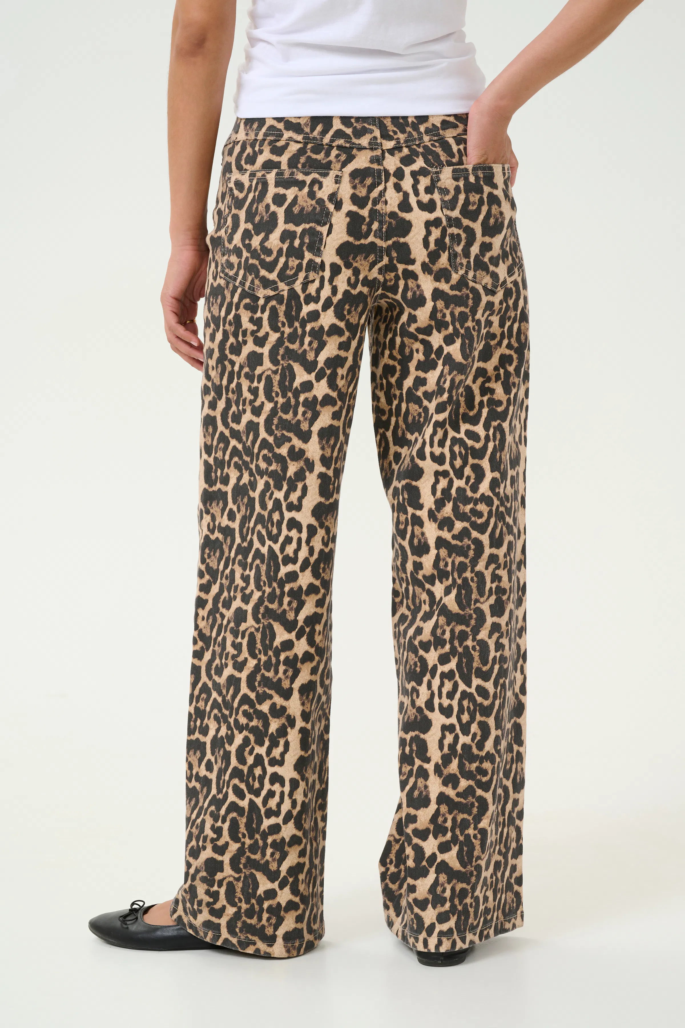 KAleonora Jeans LOOKBOOK BACK 10509818-107281