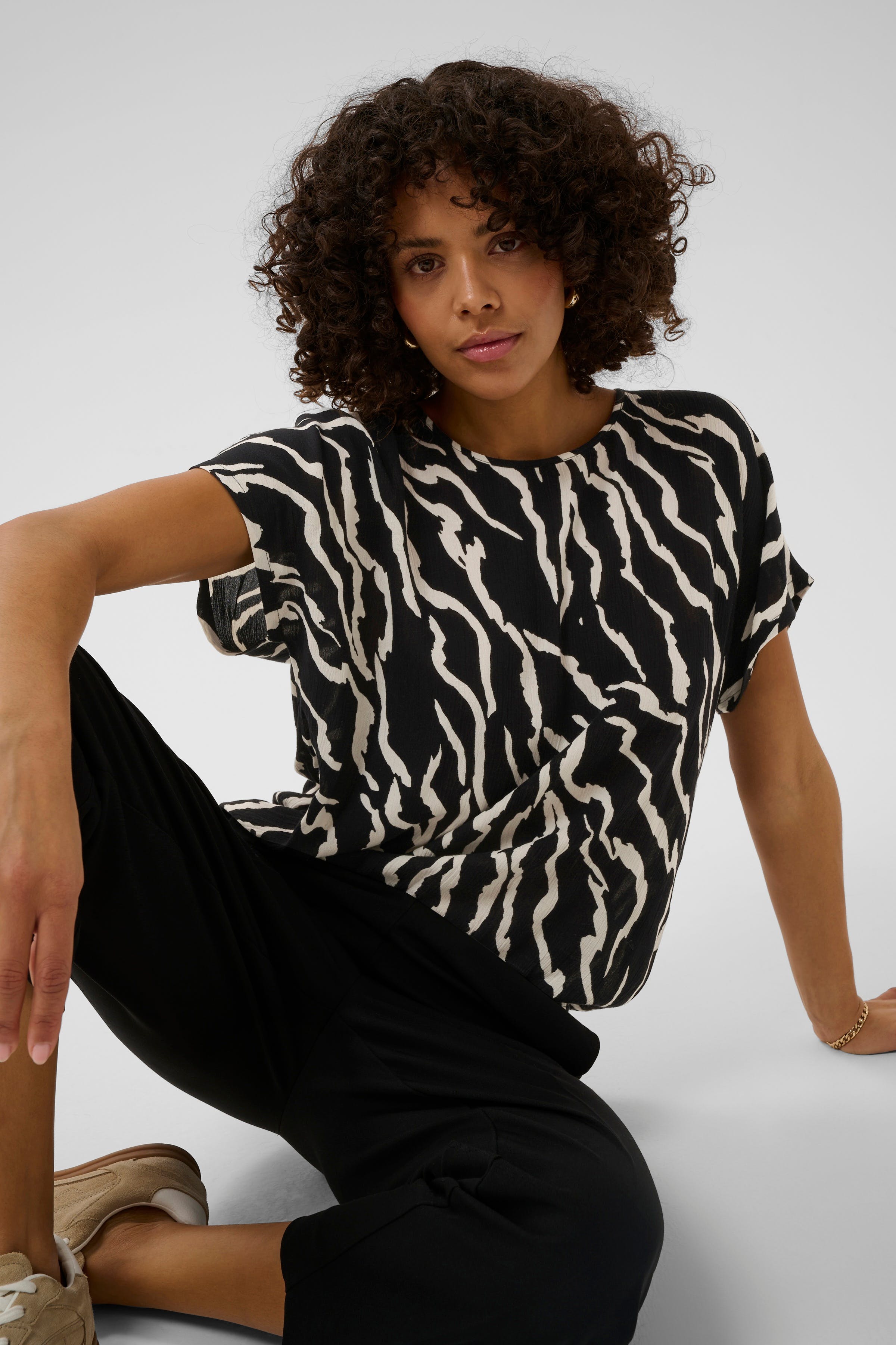 KAamber Blouse LOOKBOOK DETAIL 10508257-103939