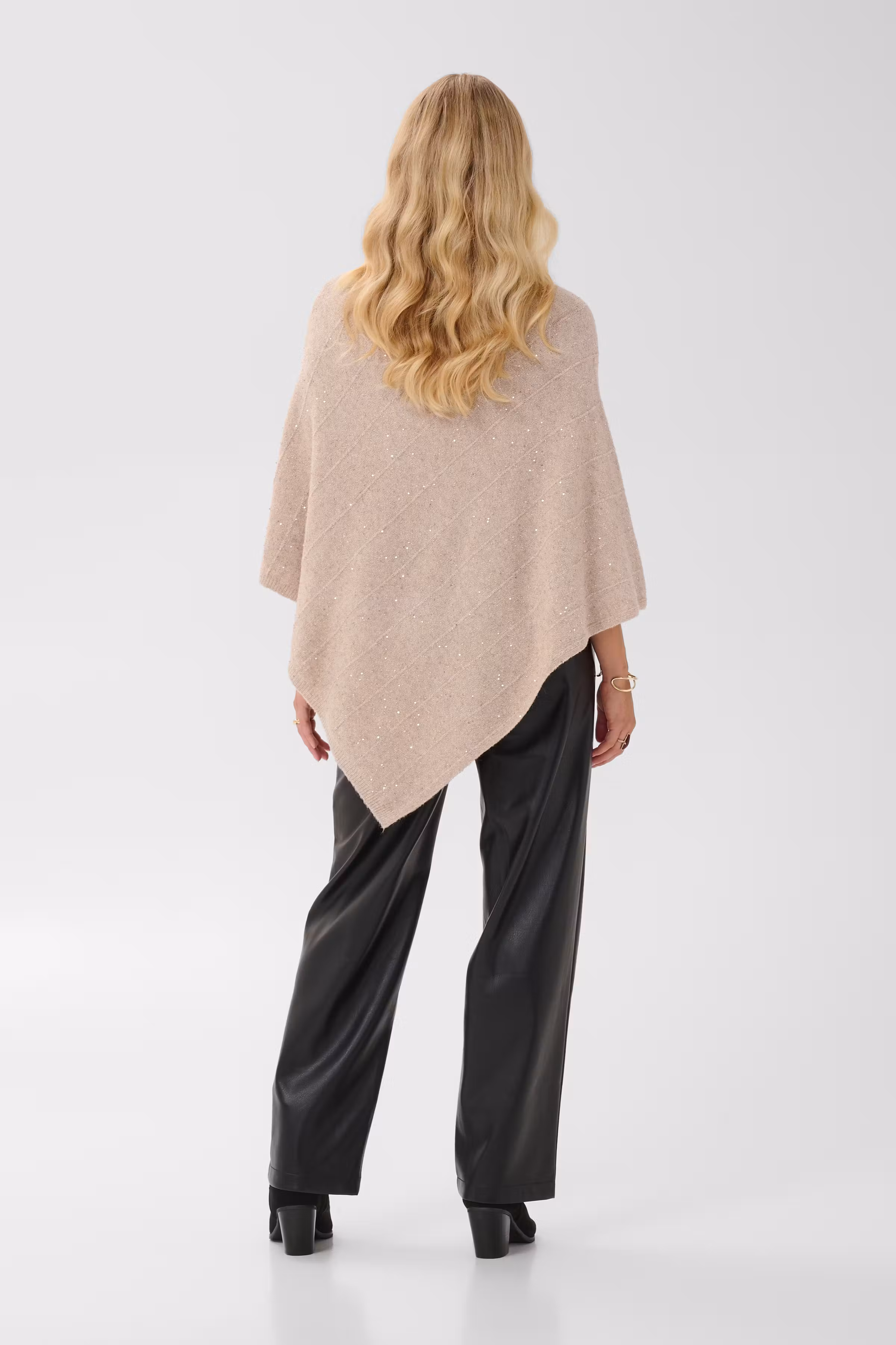 CRJone Poncho LOOKBOOK BACK 10615557-100232