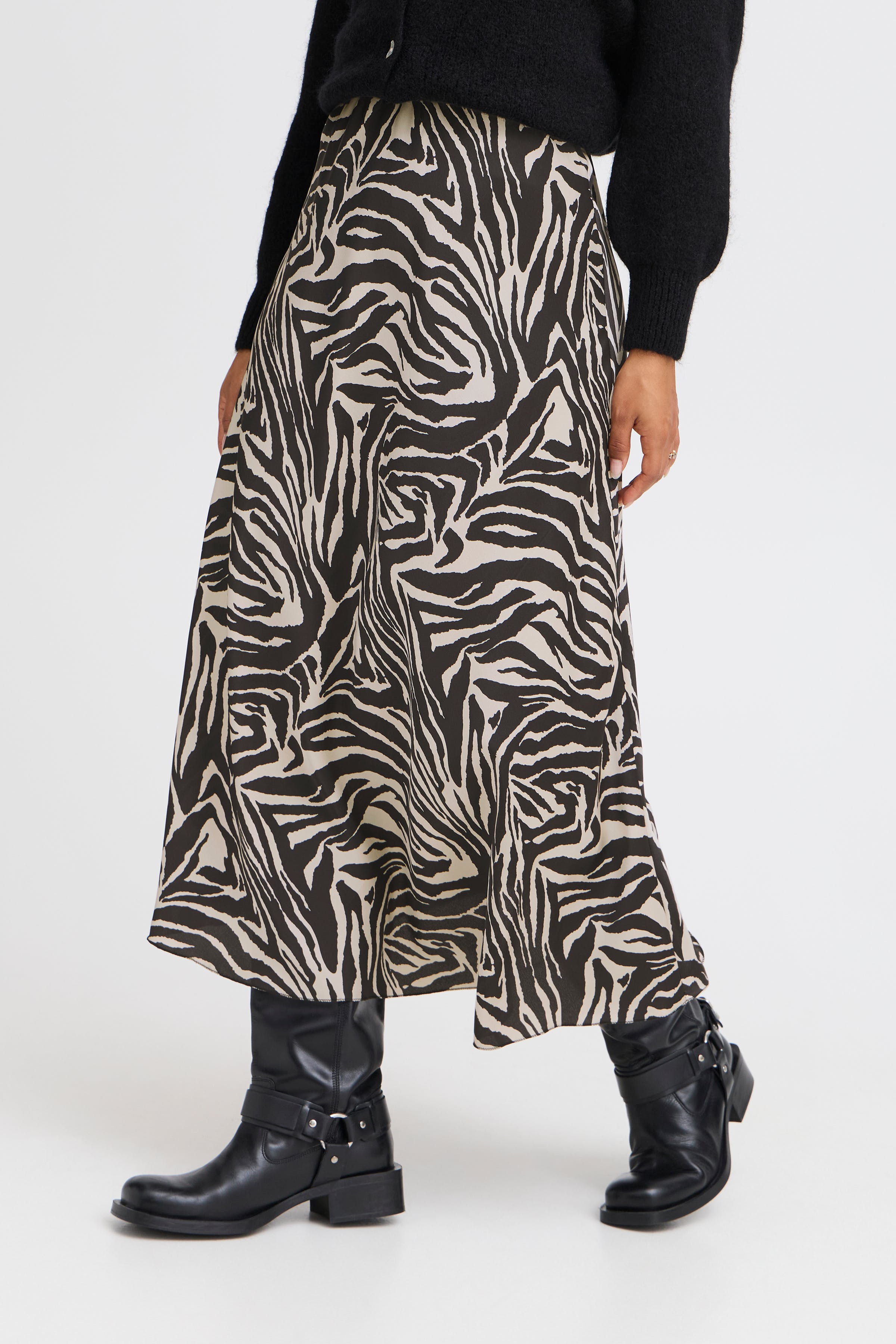 SBLANNA Skjørt LOOKBOOK FRONT 22100750-203779