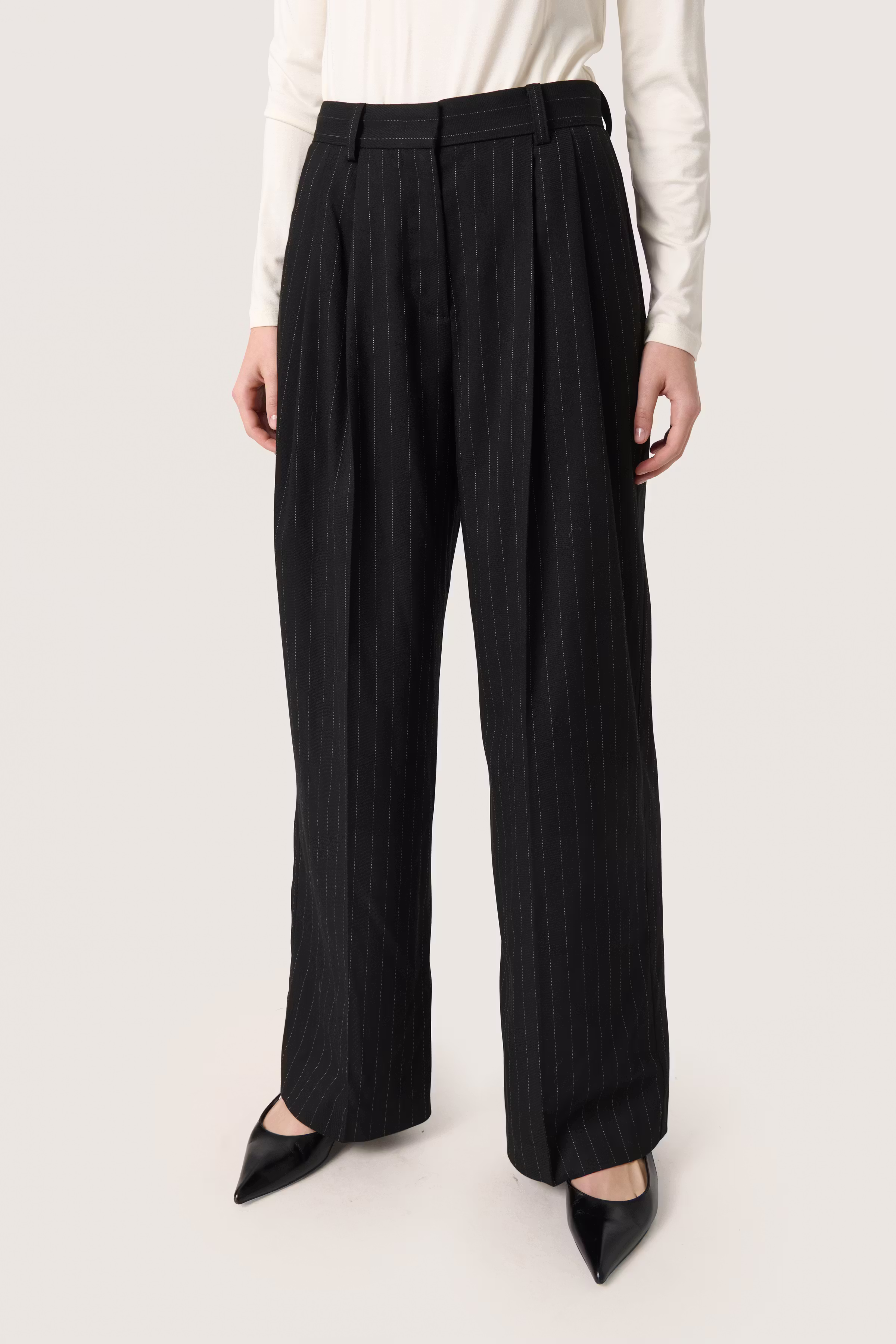 SLMandie Bukser LOOKBOOK FRONT 30407699-303166