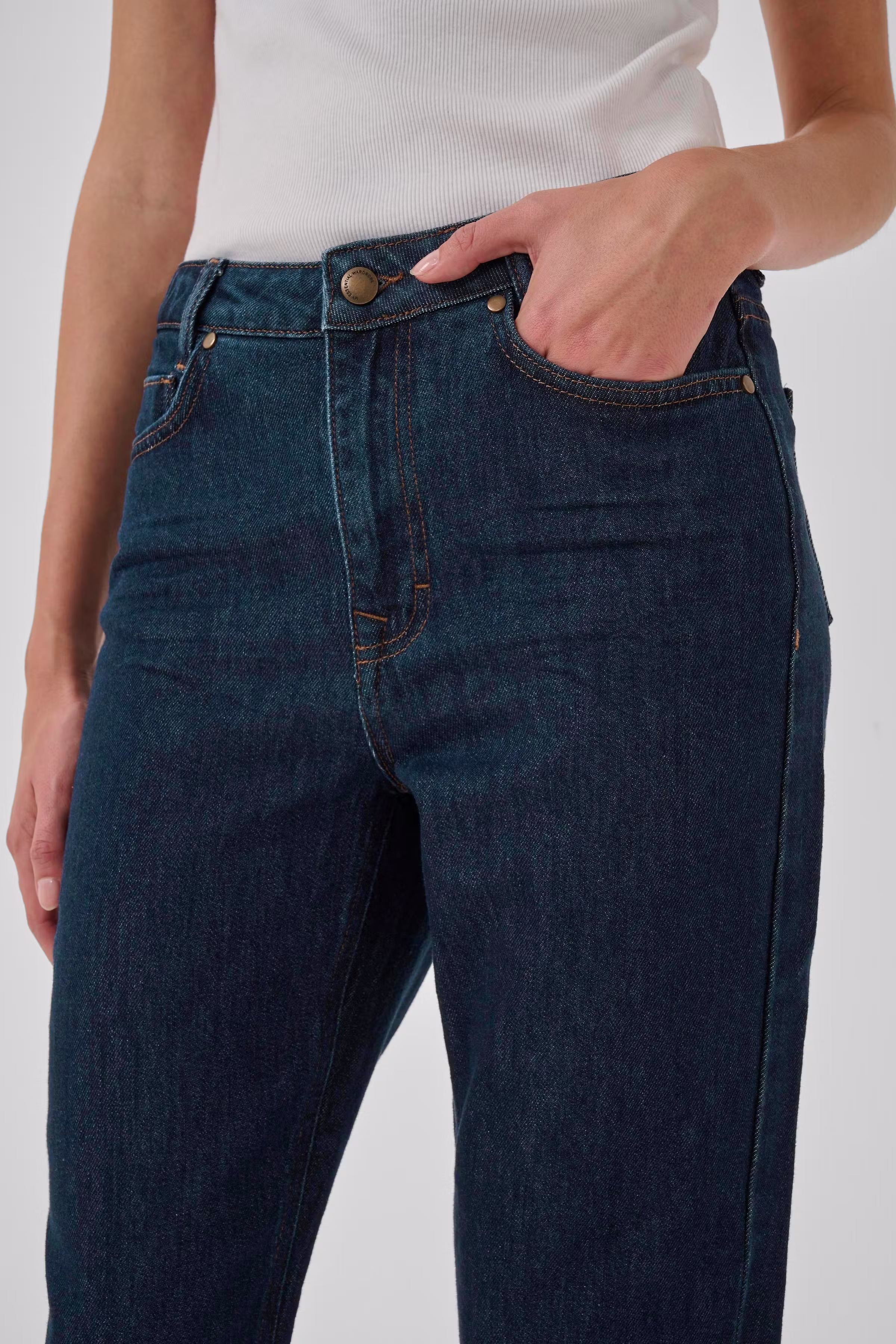 07 THE ISA HIGH STRAIGHT JEANS LOOKBOOK DETAIL 10705264-100067