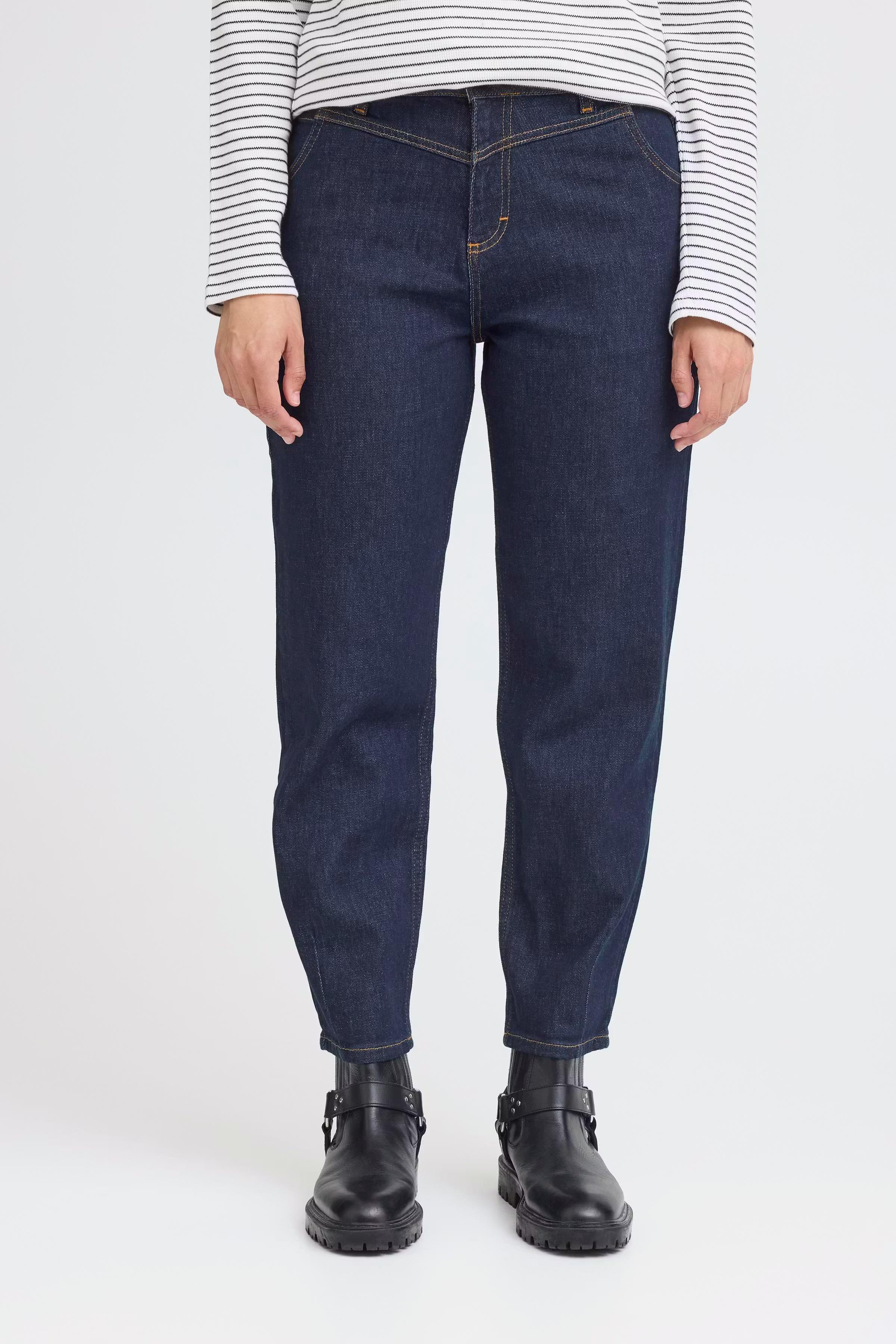 PZLIRA UHW Jeans Tapered Leg LOOKBOOK FRONT 50209032-200002