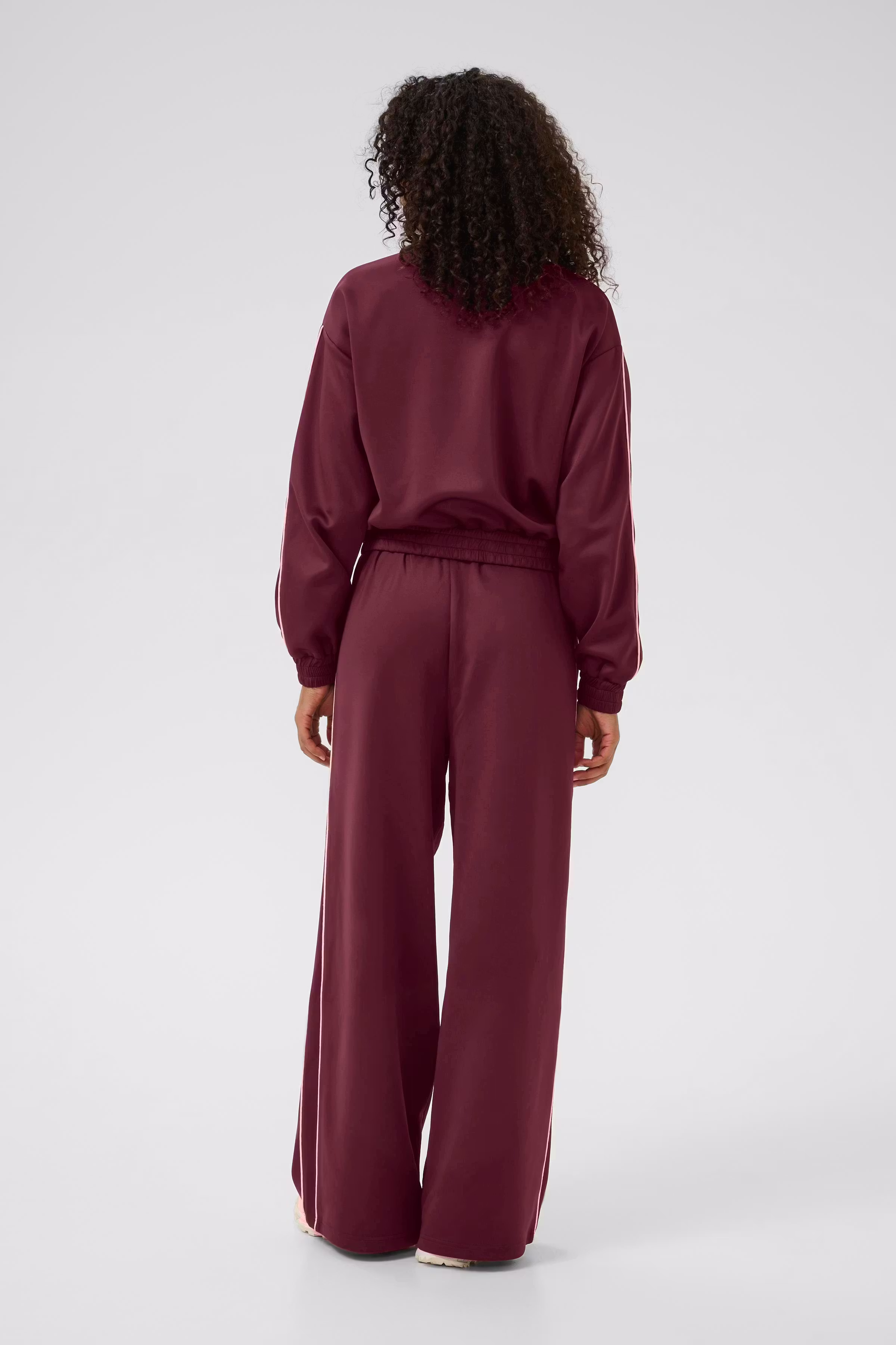 KAcory Cardigan LOOKBOOK BACK 10510747-108450