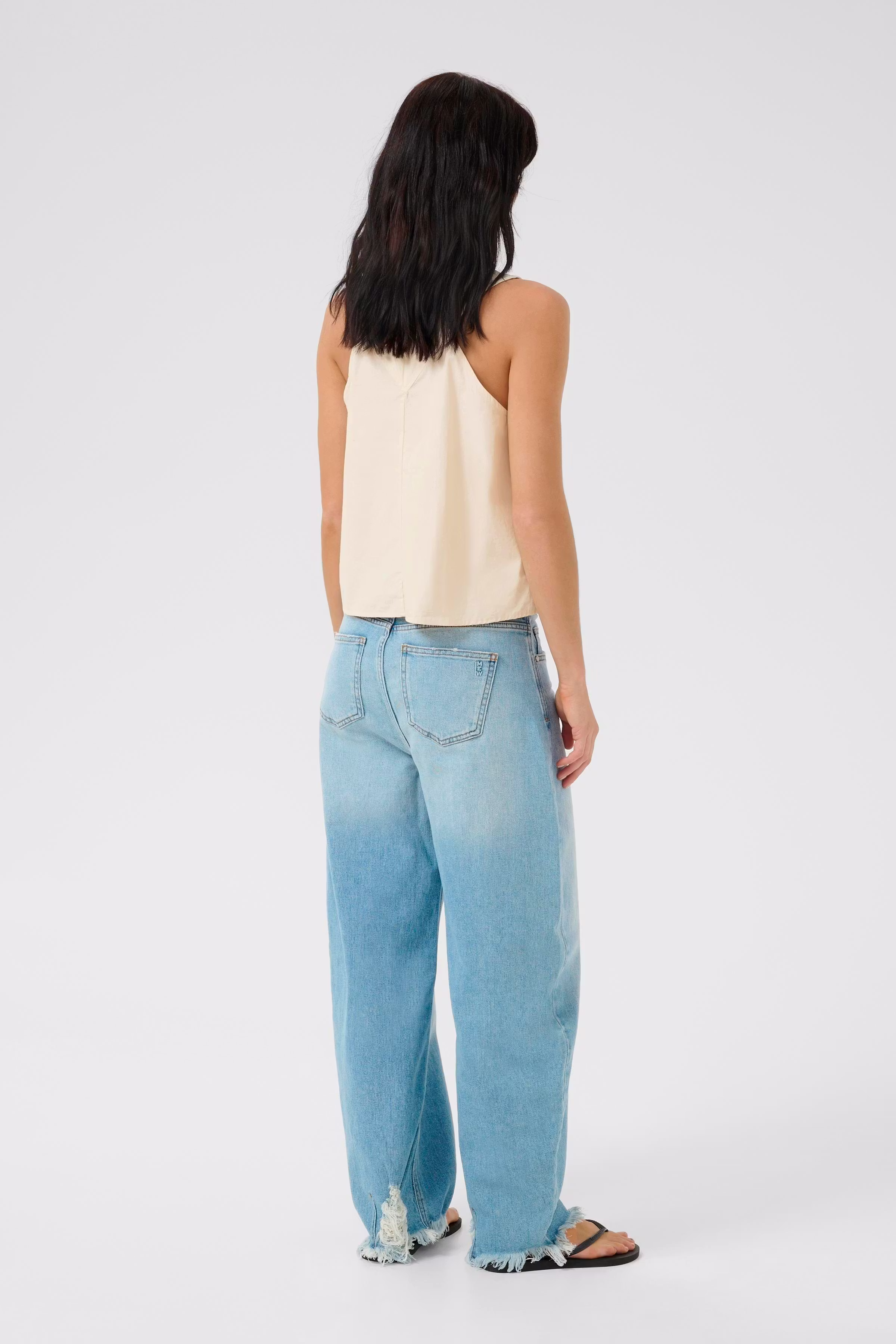 LucyMW Loose Barrel Jeans LOOKBOOK BACK 10705259-100045