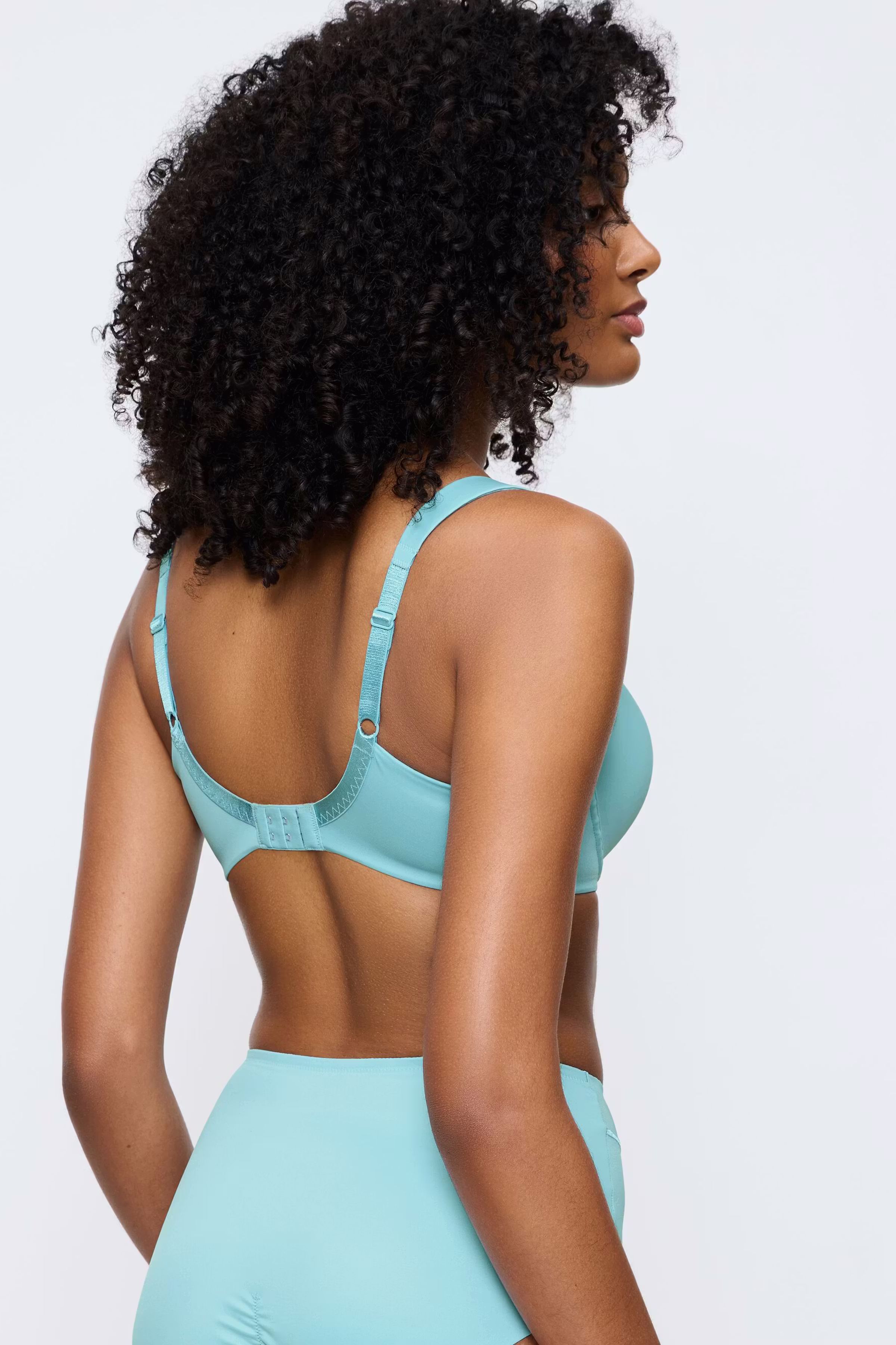 TrueShape BH LOOKBOOK BACK 40500260-T1780