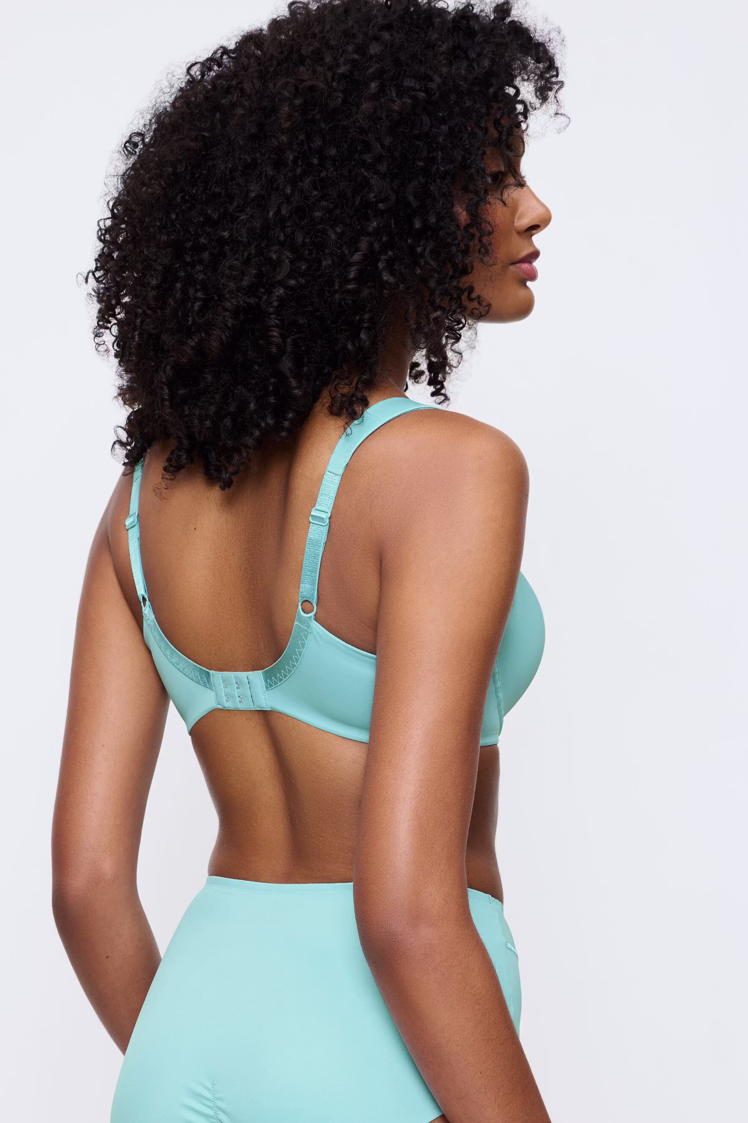 TrueShape BH LOOKBOOK BACK 40500260-T1780