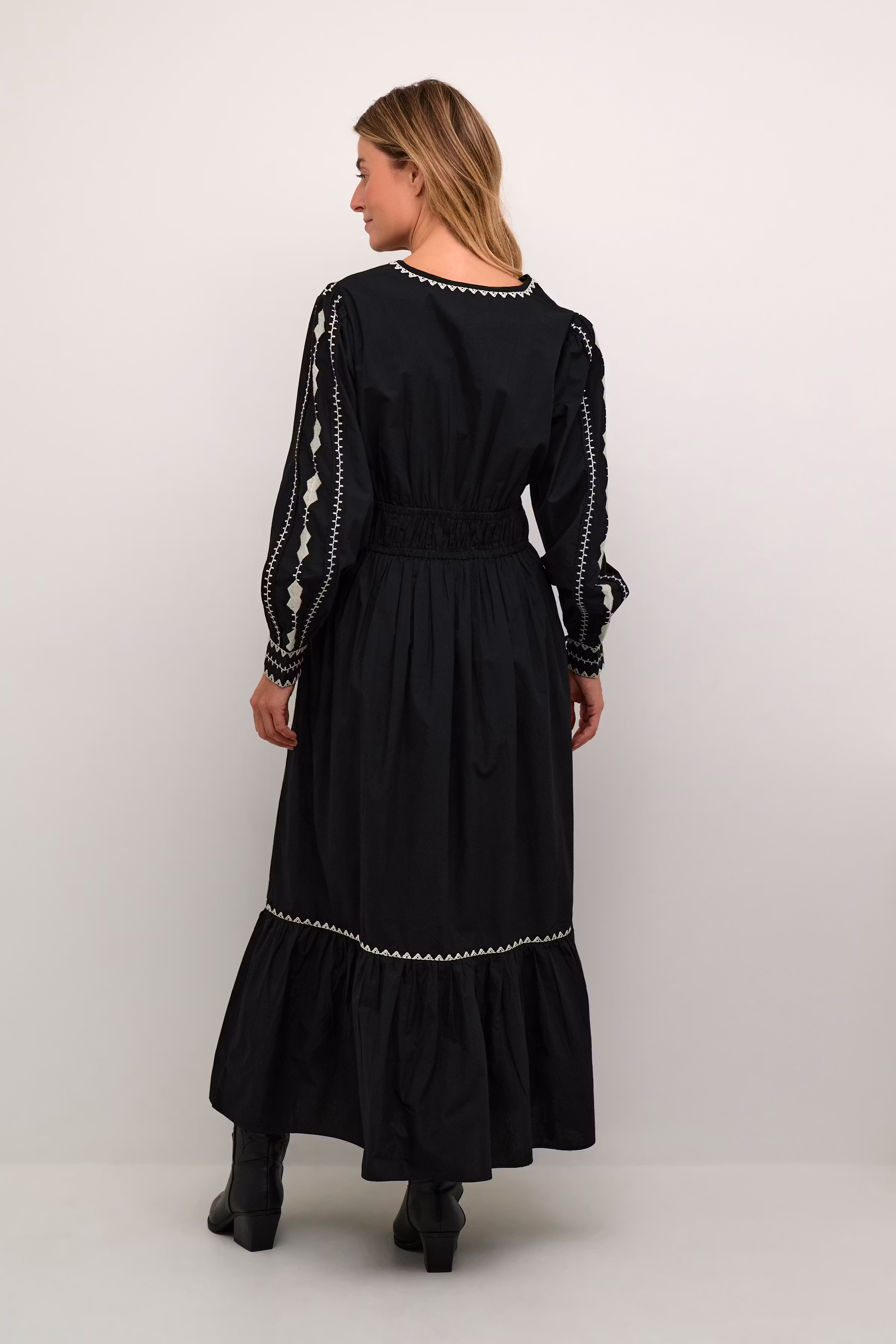 CRGwen Kleid LOOKBOOK BACK 10613167-100120