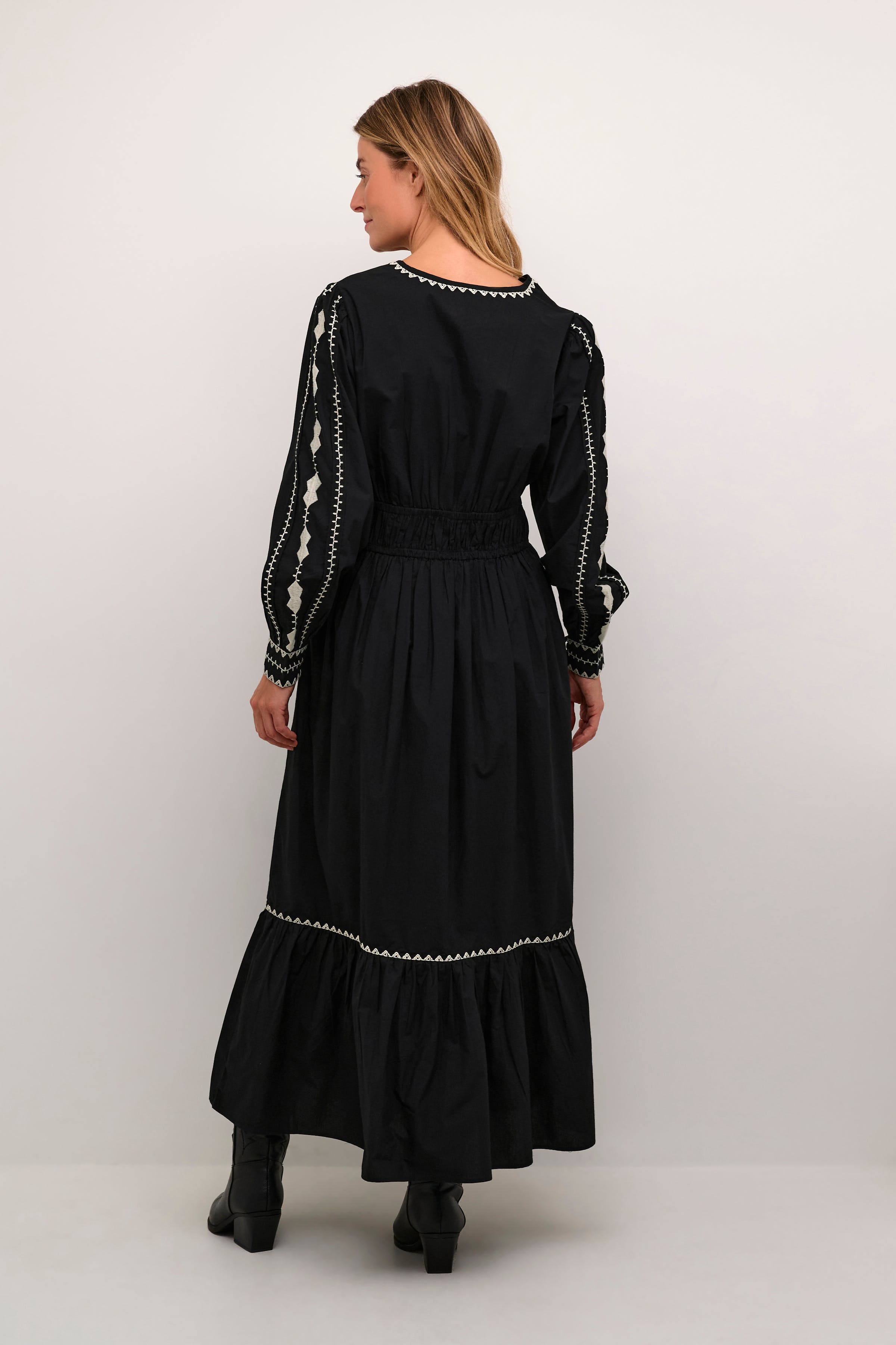 CRGwen Kleid LOOKBOOK BACK 10613167-100120