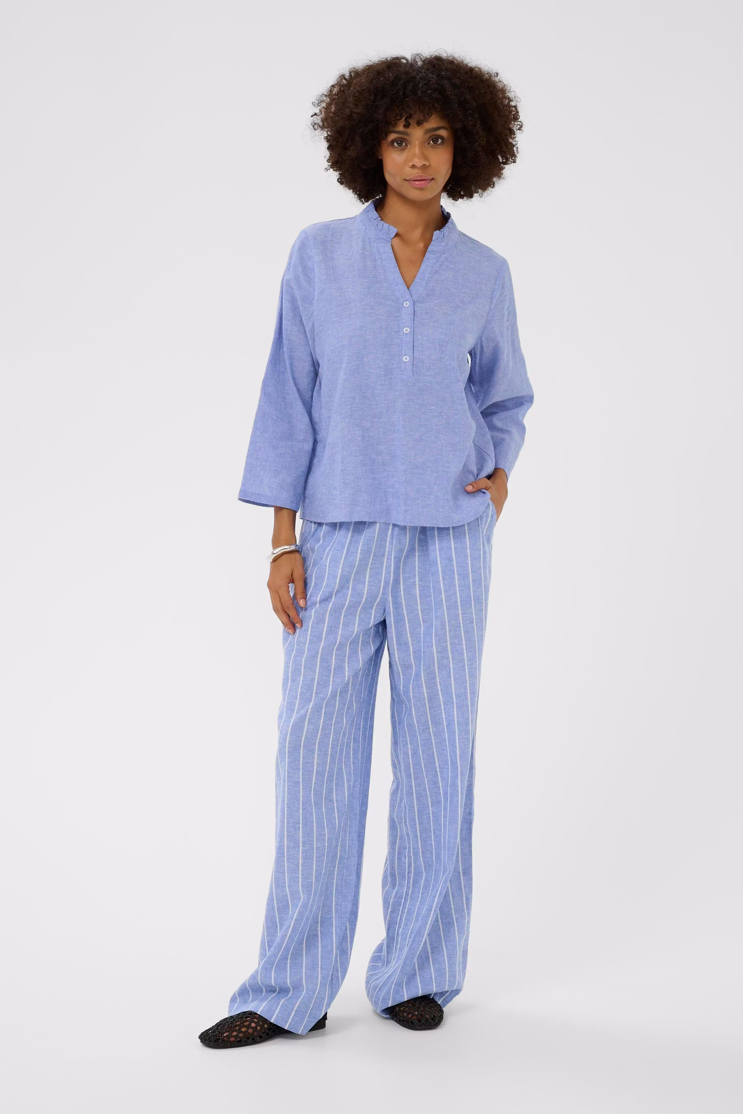 CUarletty Hørbluse LOOKBOOK FRONT 50112787-144214
