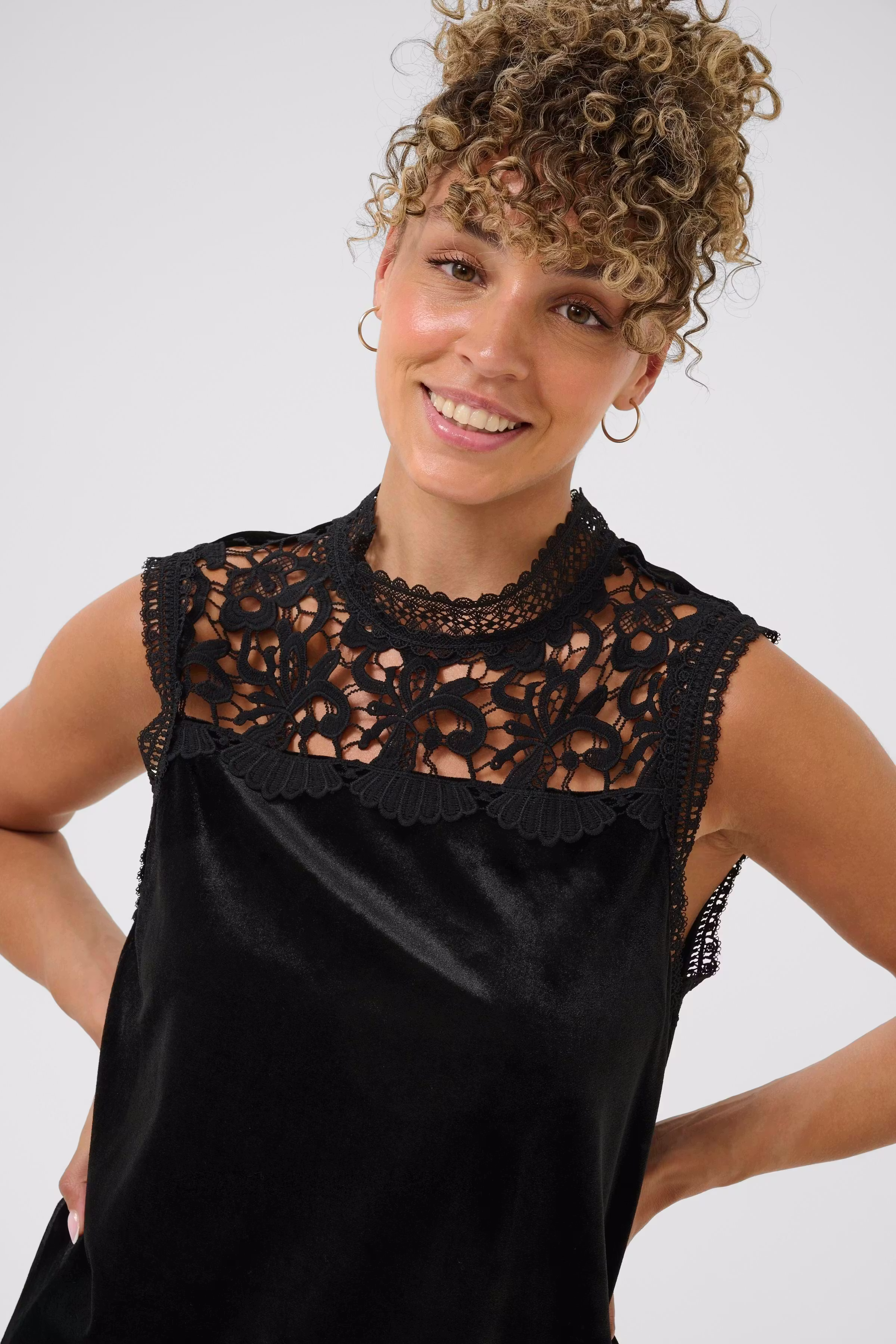 CRFrosty Blouse LOOKBOOK DETAIL 10614536-100120