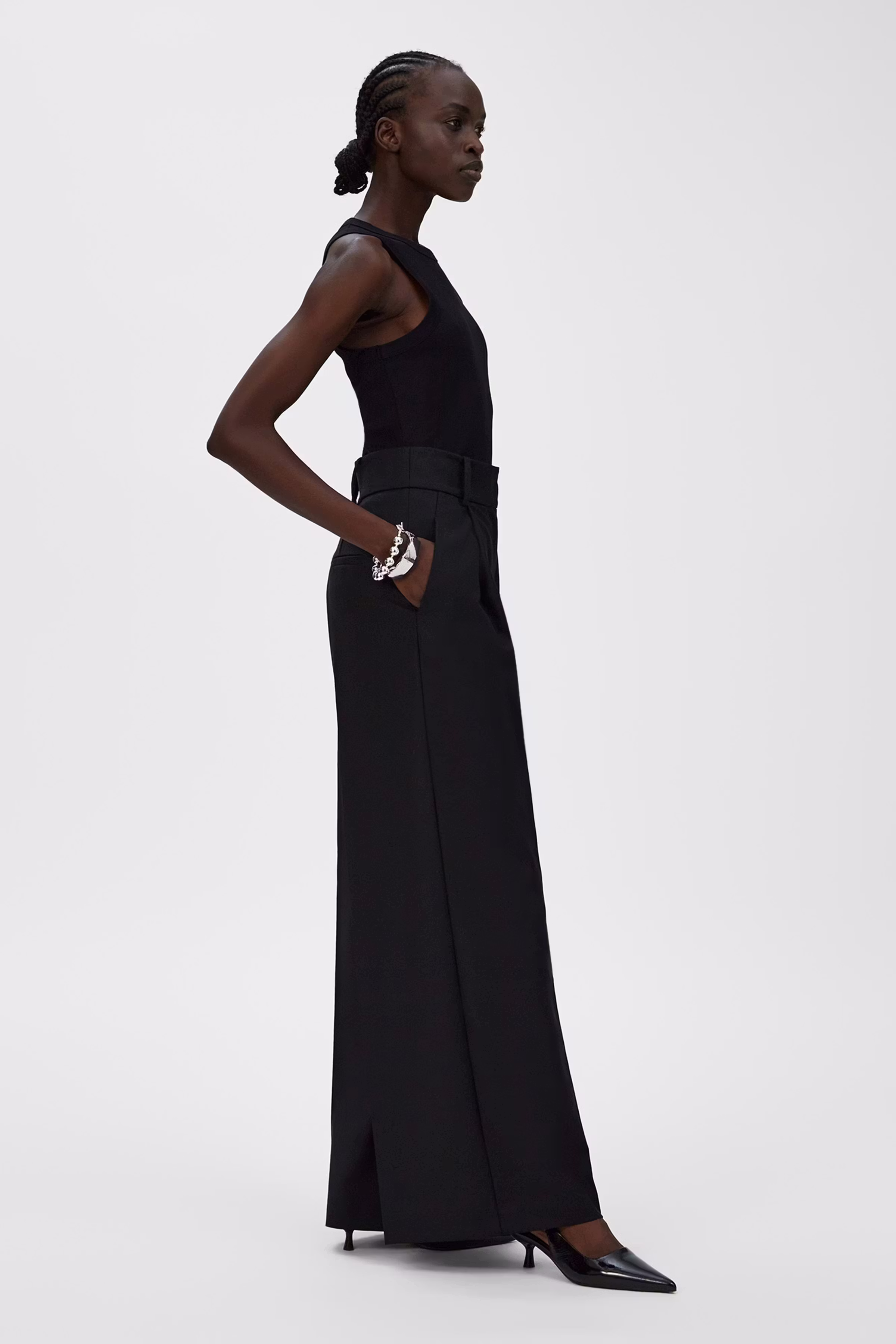 KLARA Top LOOKBOOK FRONT 30600447-BK999