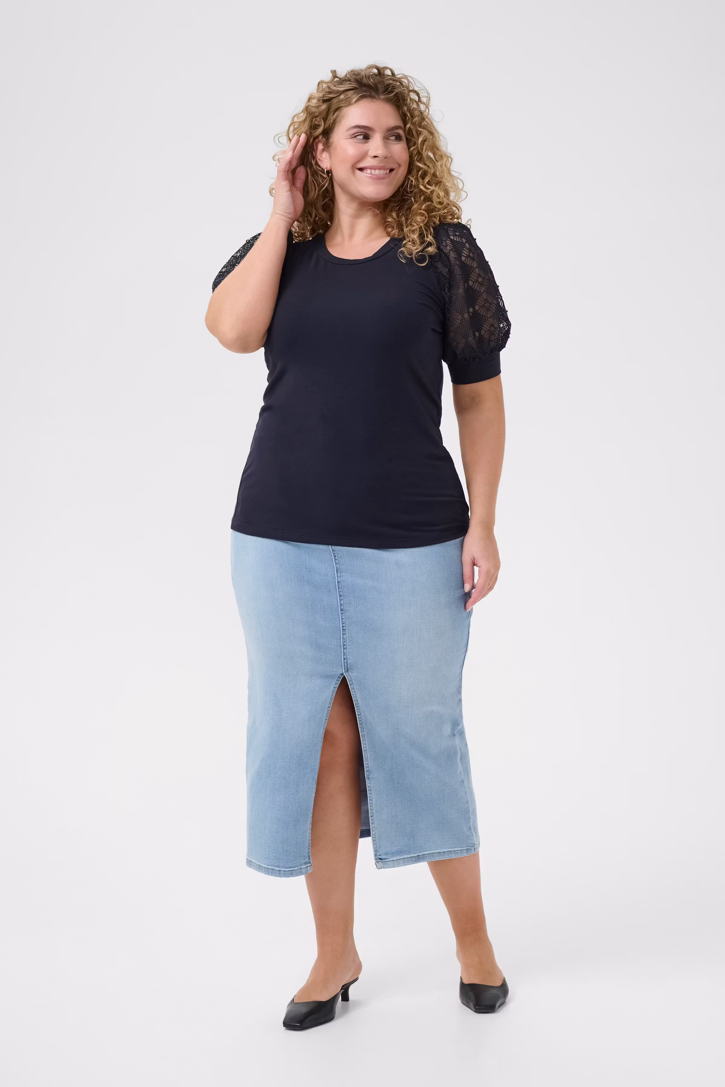 KCtana T-shirt LOOKBOOK FRONT 10582289-194020