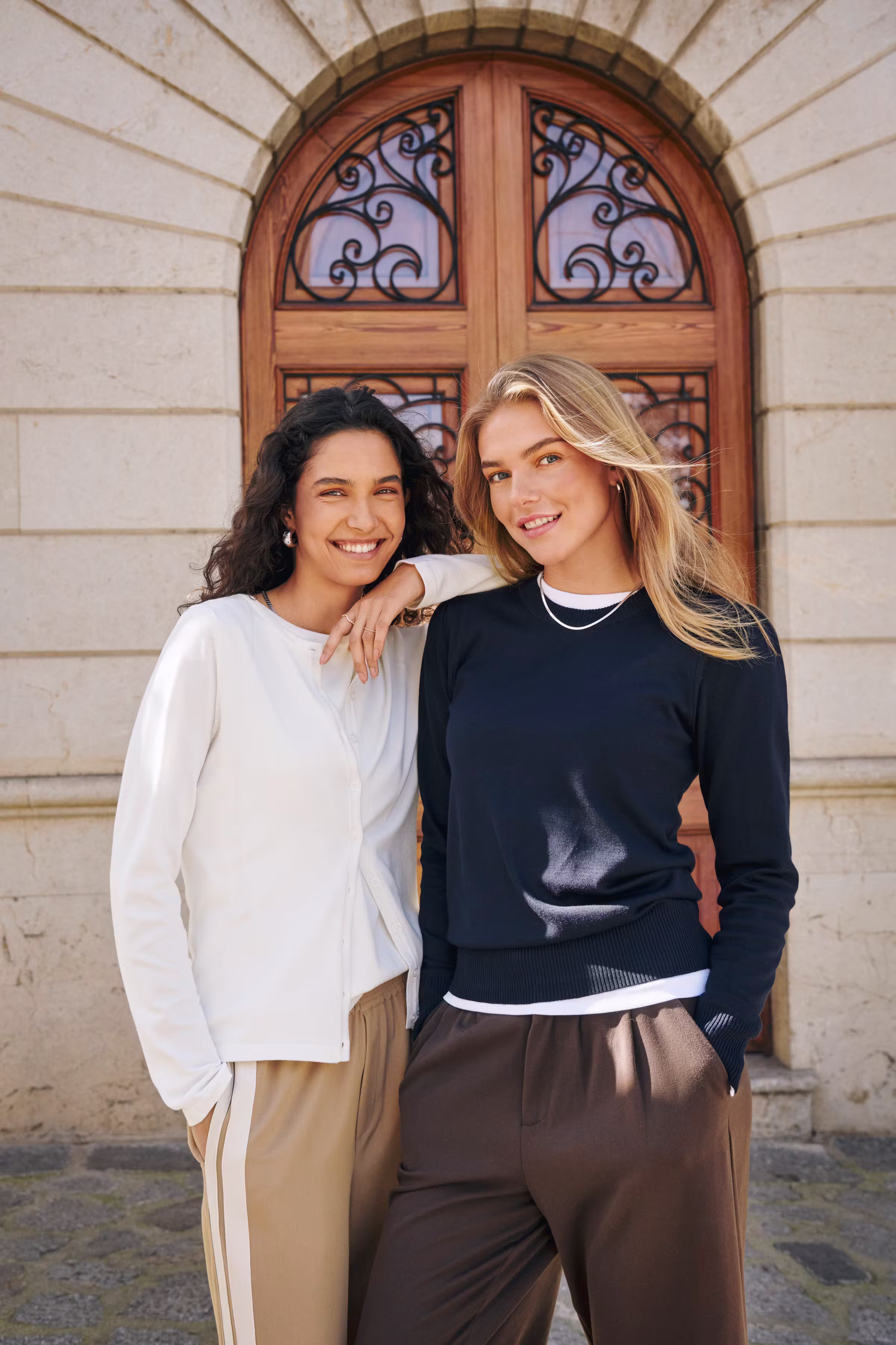 MilaSZ R-Neck Cardigan LOCATION NONE 30500005-110605