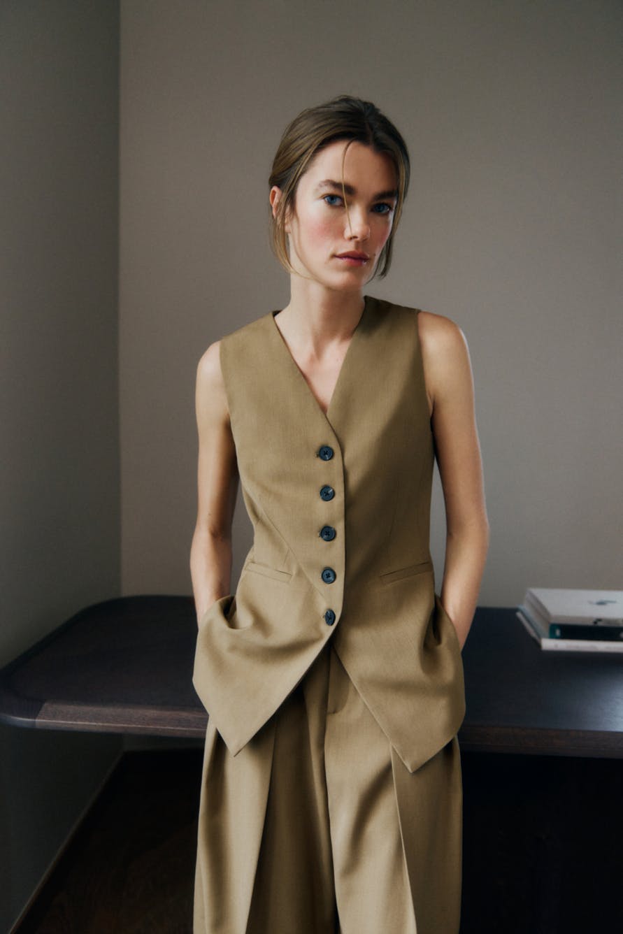 BriettaIW Waistcoat LOCATION NONE 30110961-1808401