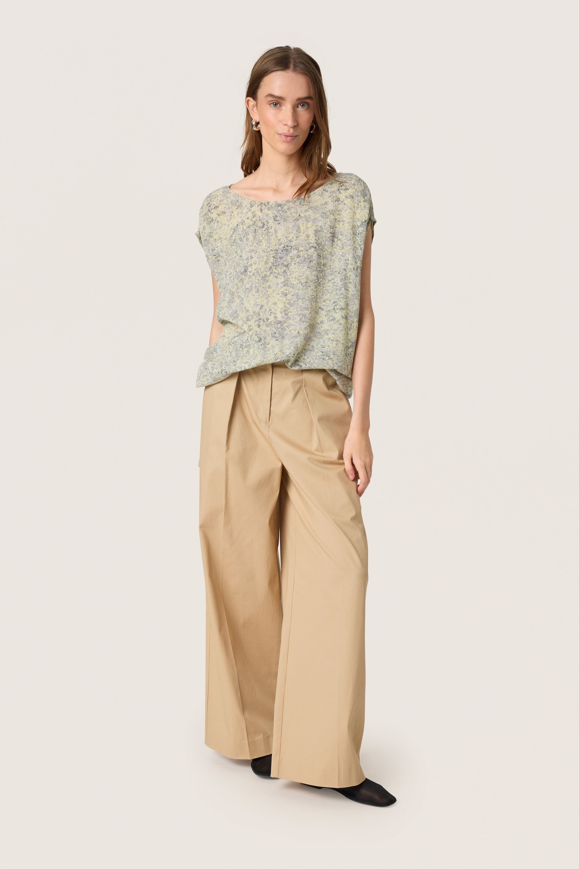 Zaya Blouse LOOKBOOK FRONT 30403130-303724