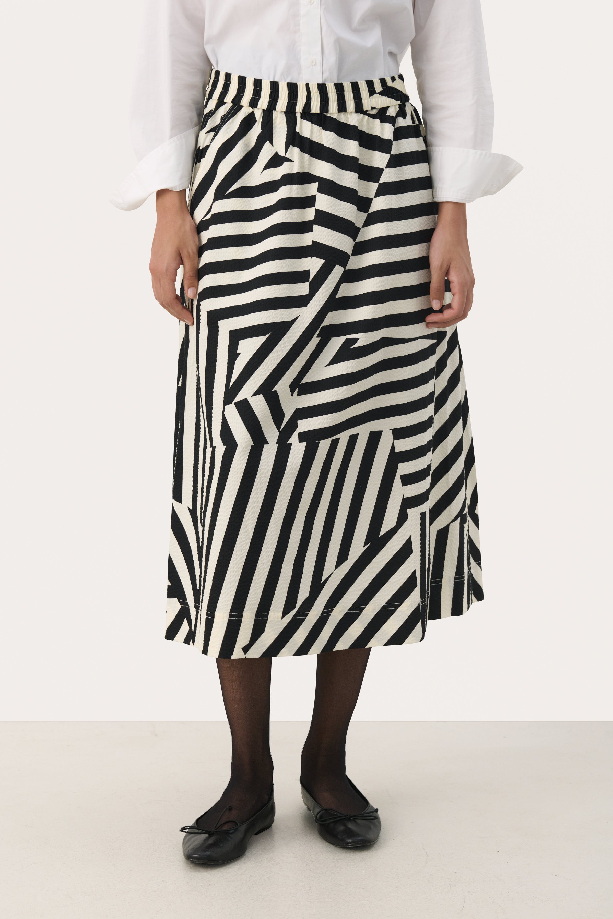 EmmelinePW Skirt LOOKBOOK FRONT 30309594-302748