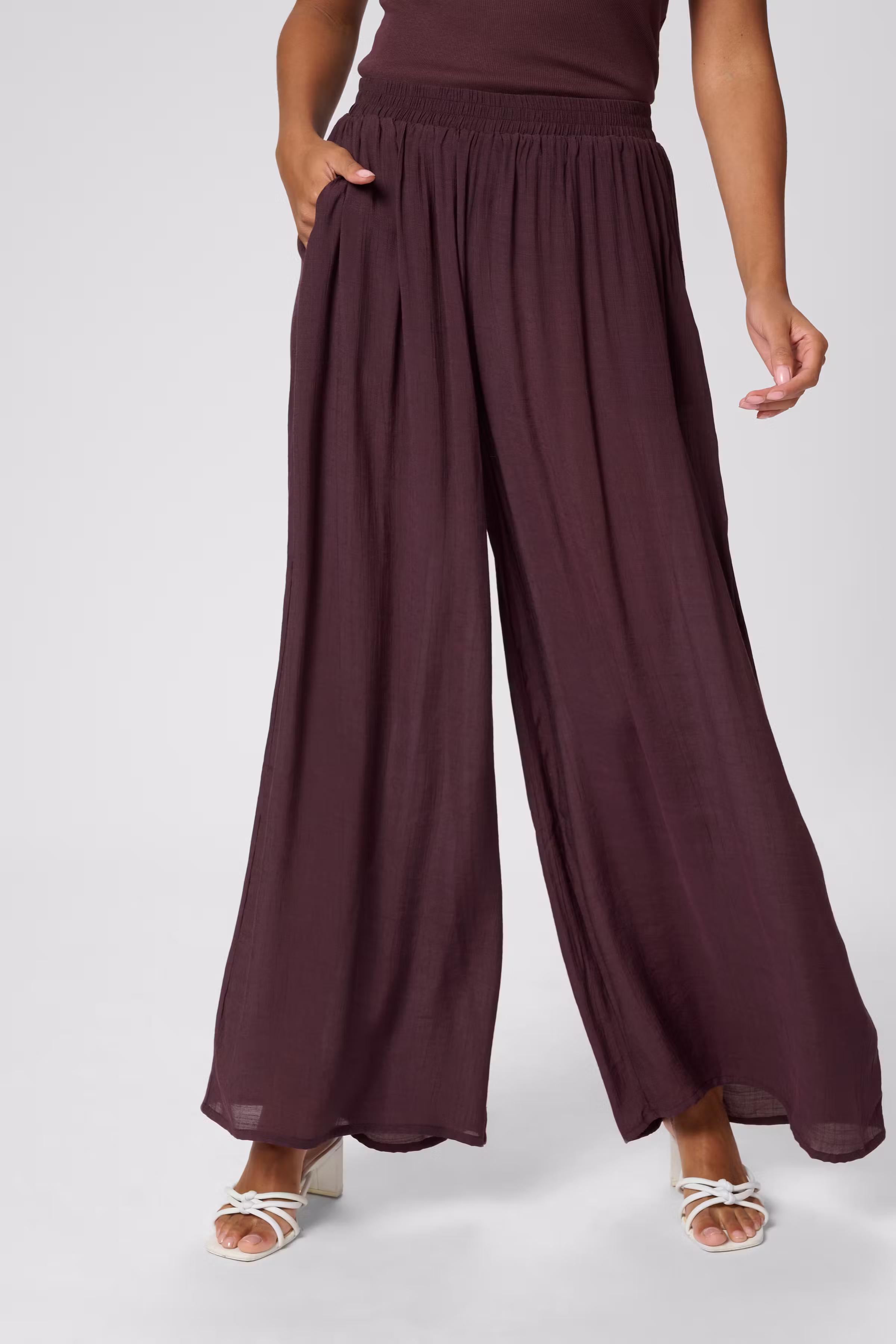 KAanja Trousers LOOKBOOK FRONT 10510070-191619
