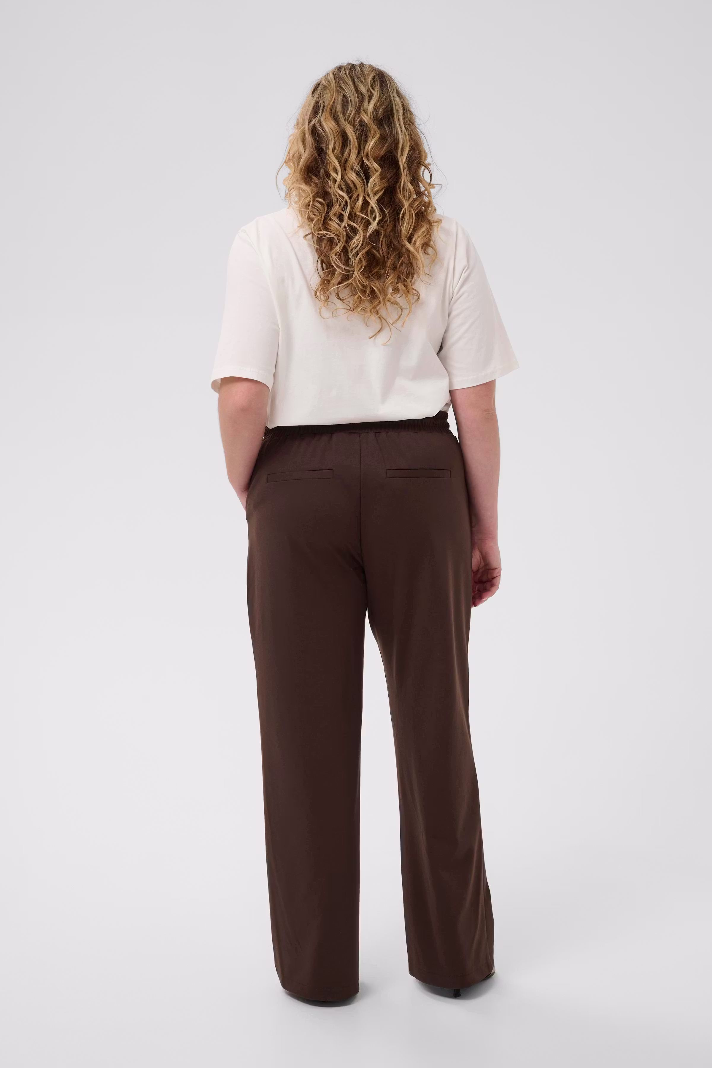 KCjenna Straight Hose LOOKBOOK BACK 10582248-190915