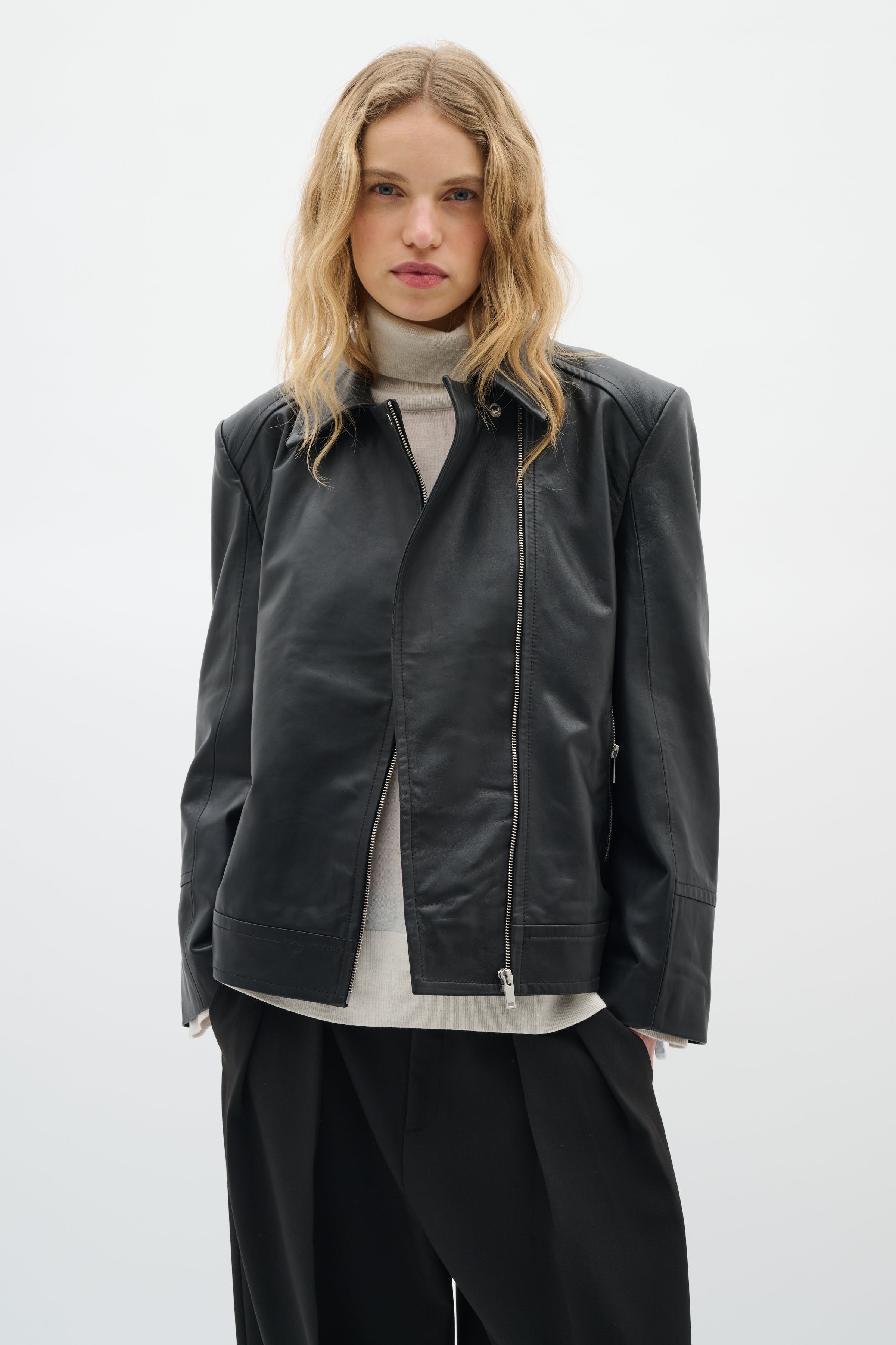 BrodiaIW Yttertøy LOOKBOOK FRONT 30110996-194008