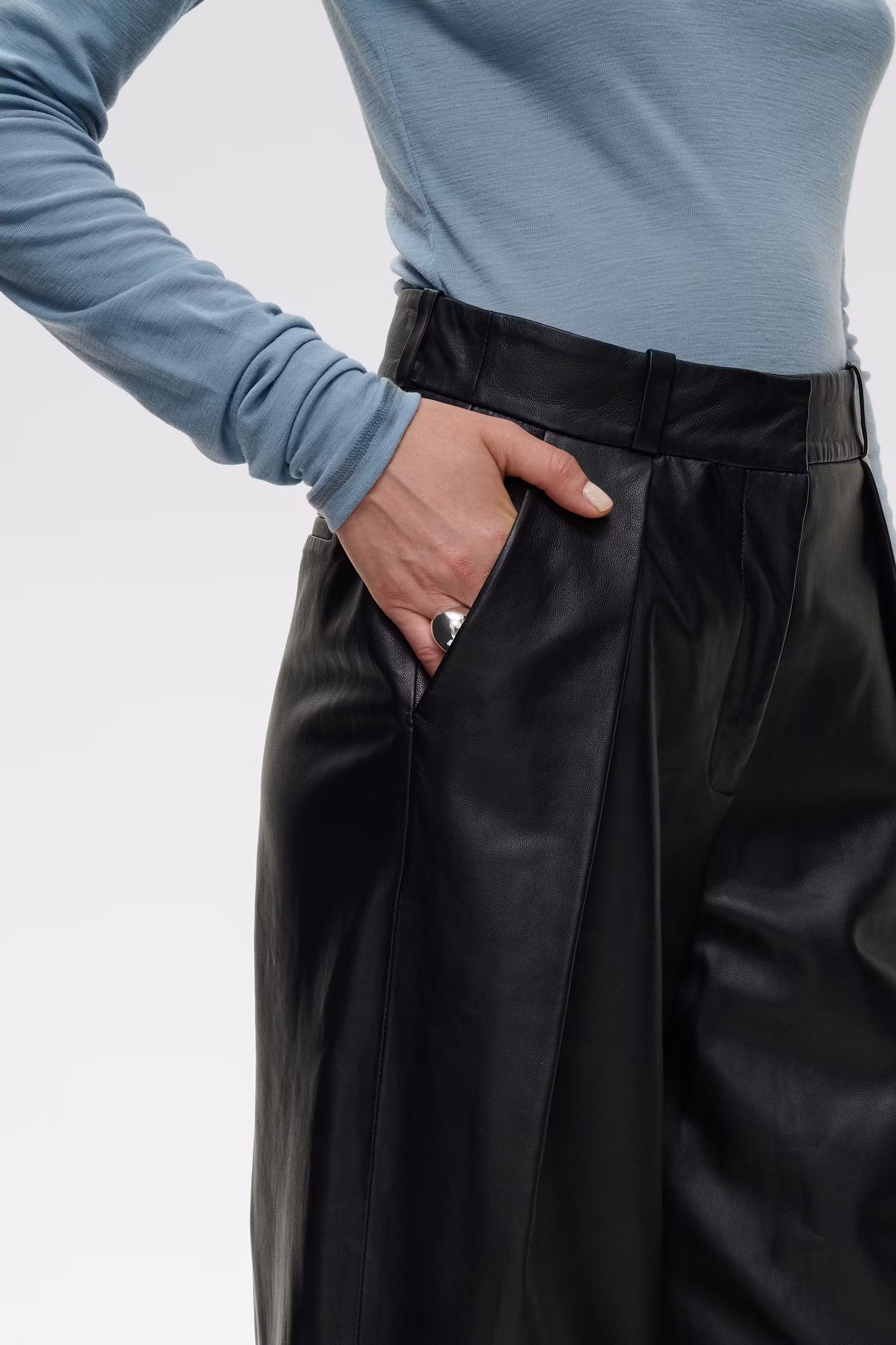IOLORAINE Trousers LOOKBOOK DETAIL 30600752-BK999
