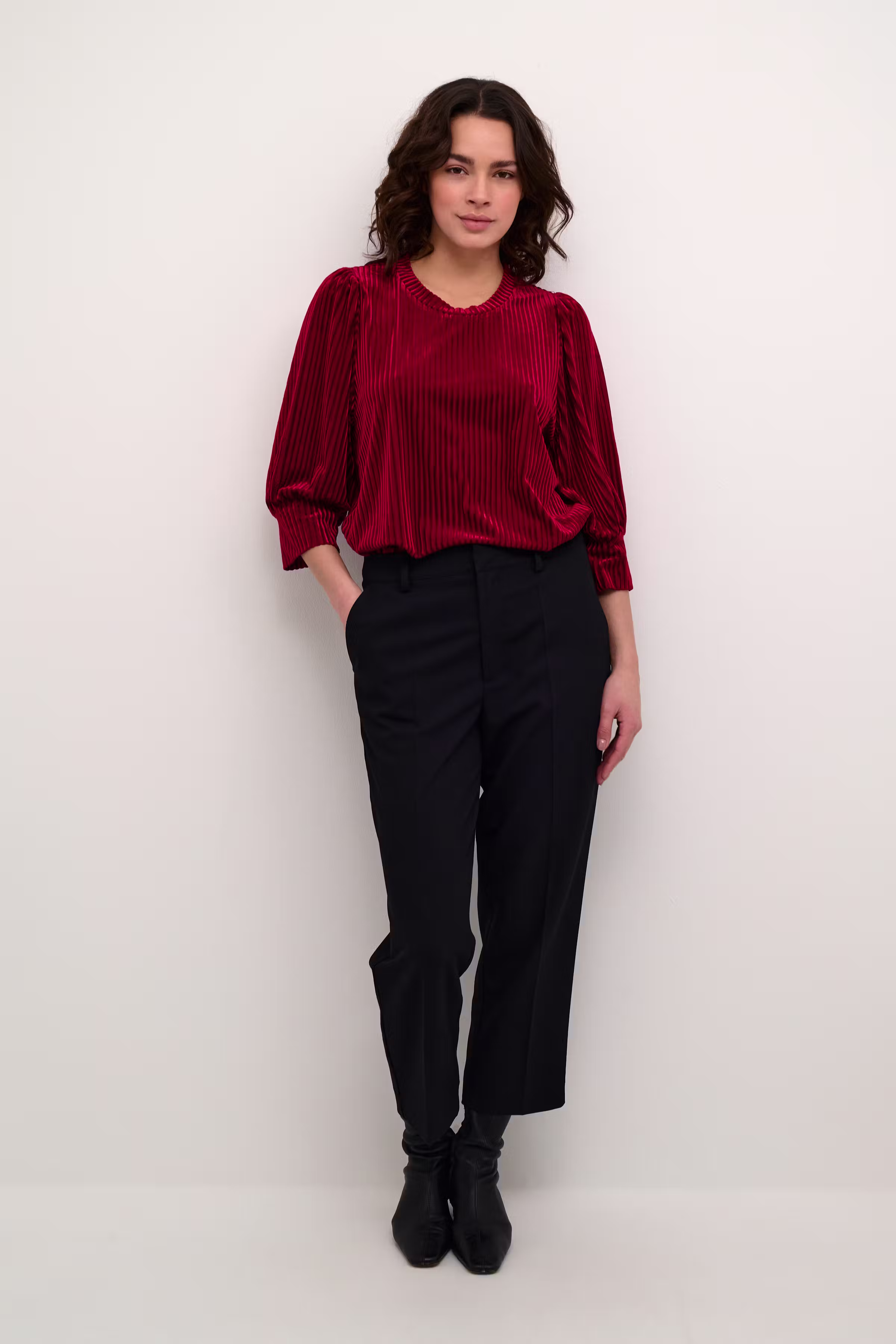KAcaca Velourbluse LOOKBOOK FRONT 10503887-106907