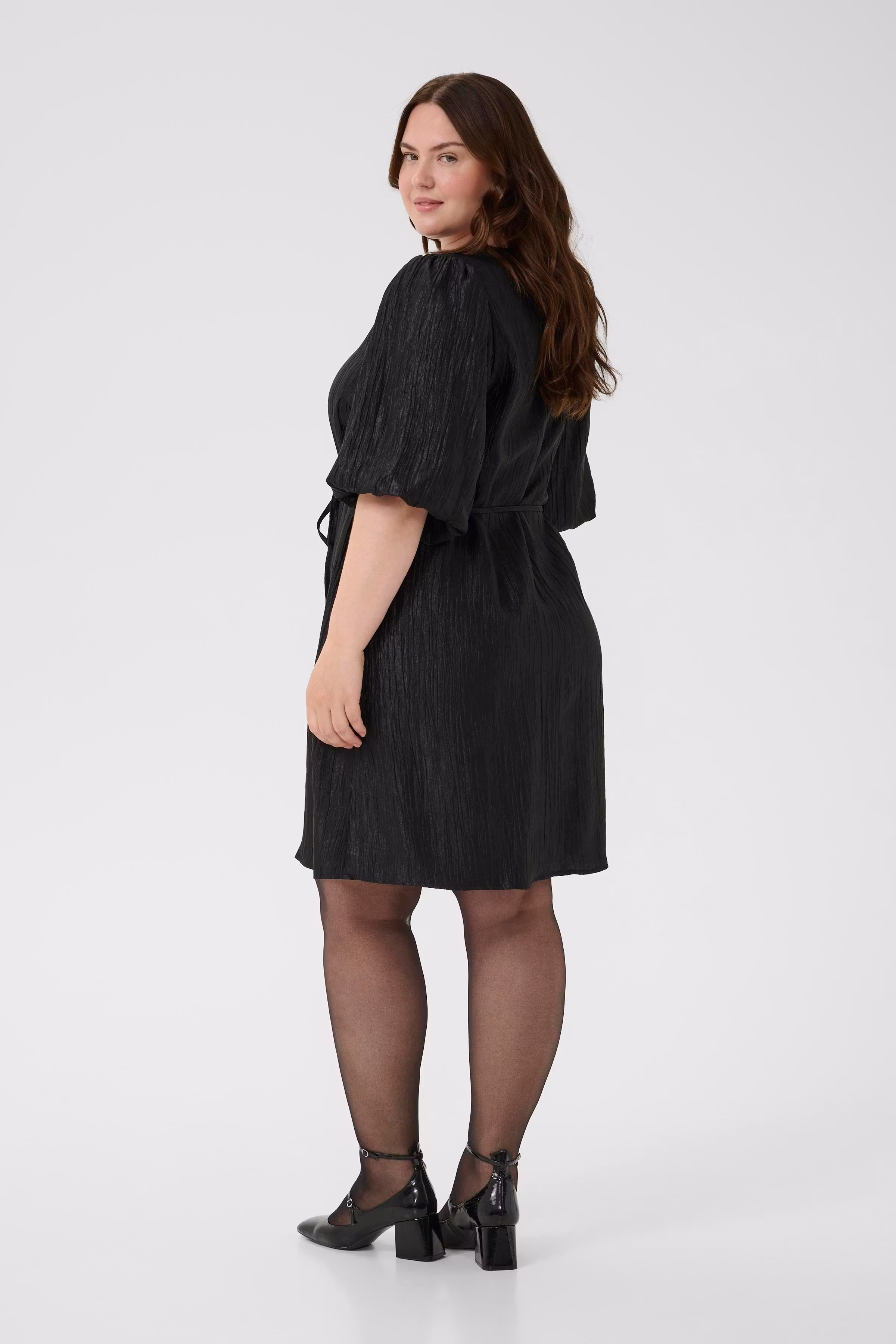 KCrizza Kjole LOOKBOOK BACK 10583817-100121