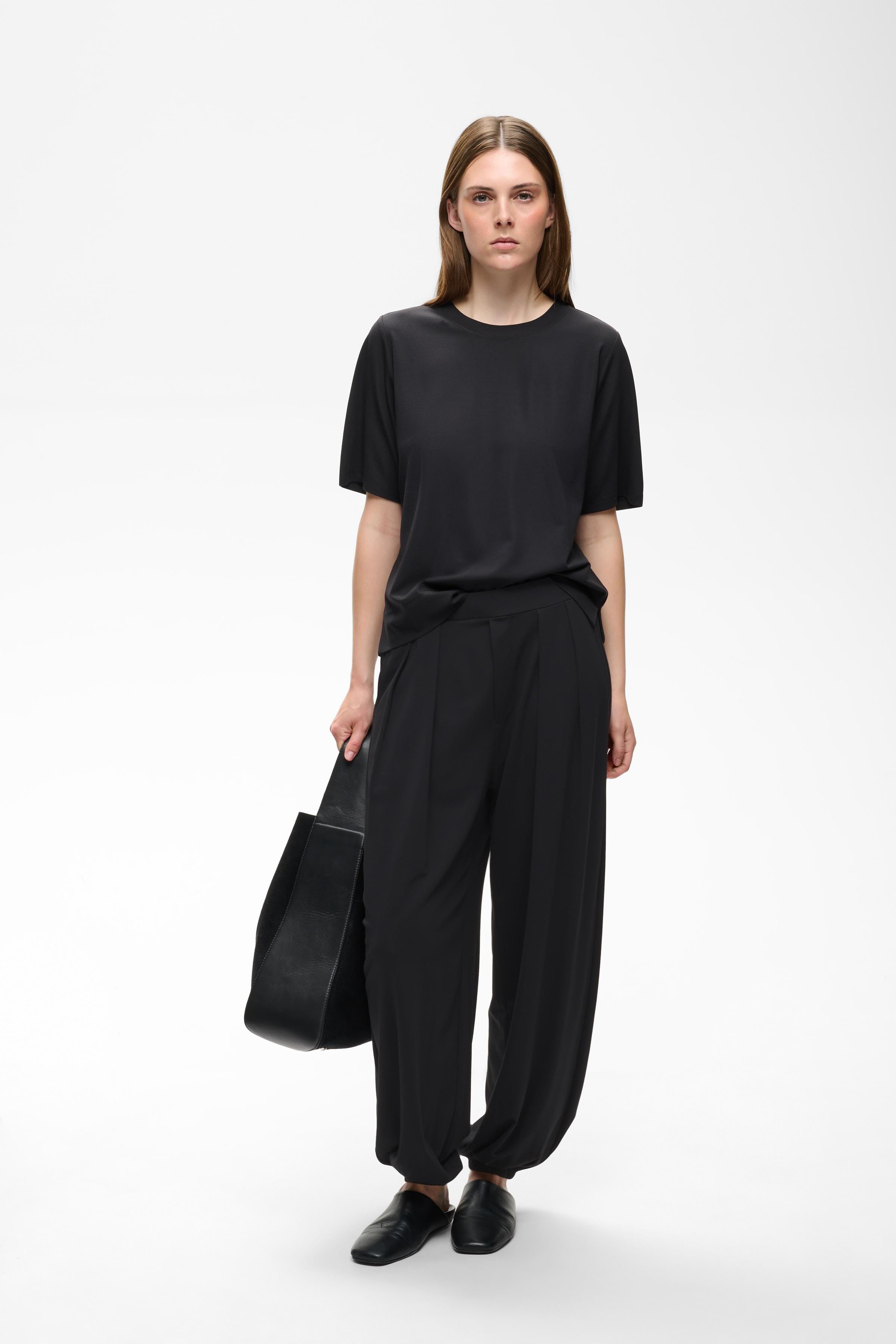 TrissaIW Hose LOOKBOOK FRONT 30111340-194008