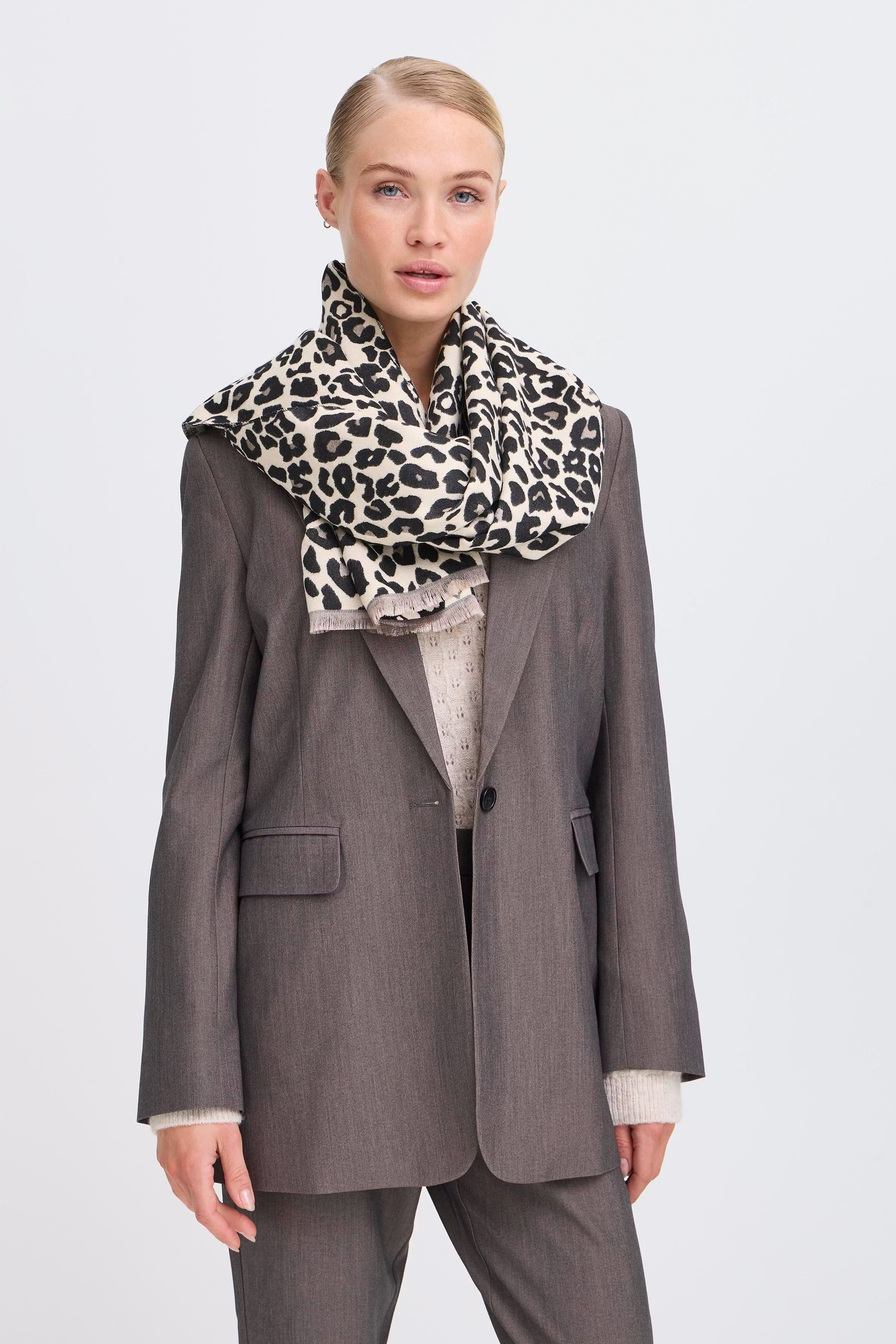 BYVILEOPARD Skjerf LOOKBOOK FRONT 20817261-200453