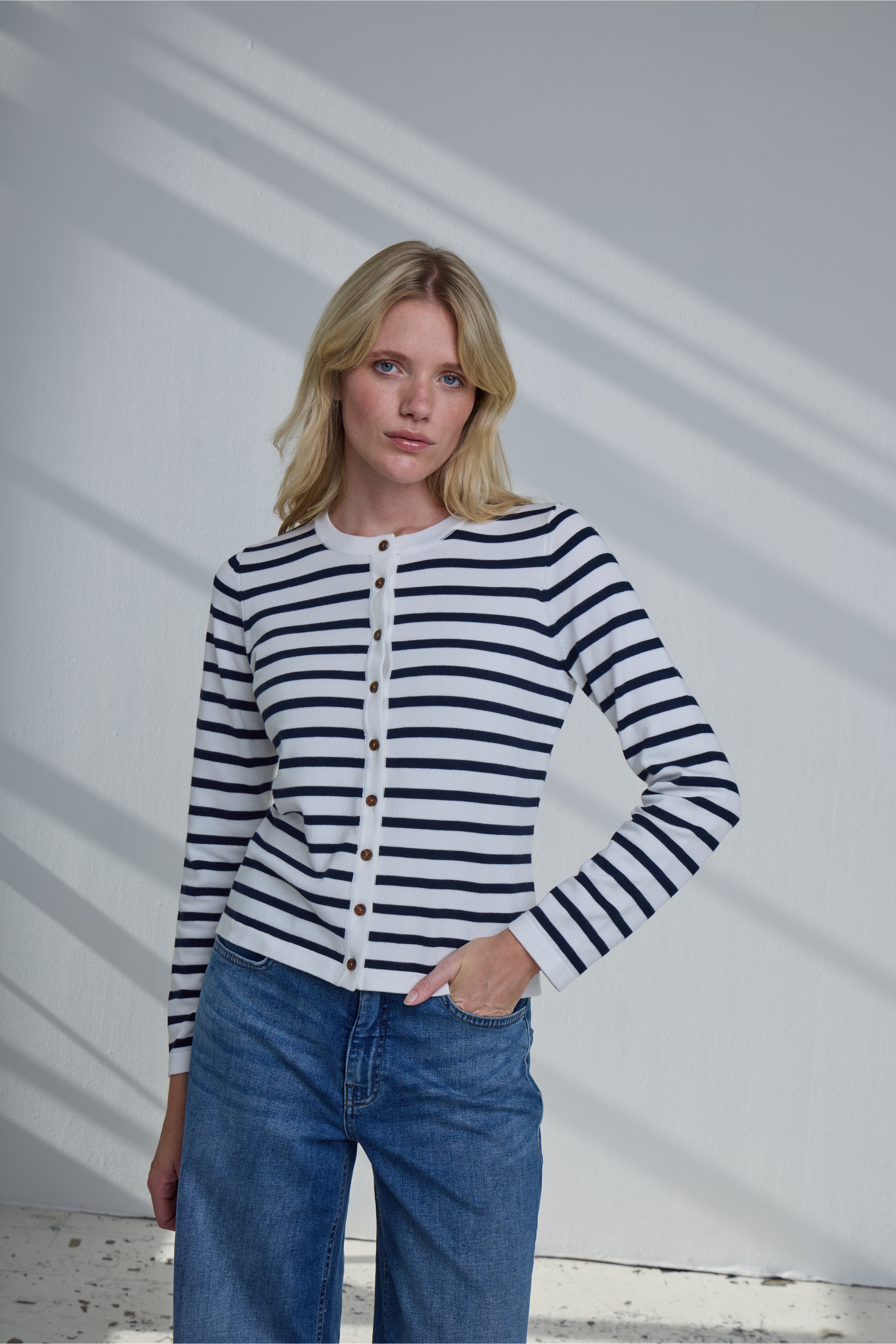 IHLULS O-Neck Cardigan LOCATION NONE 20125808-900007009