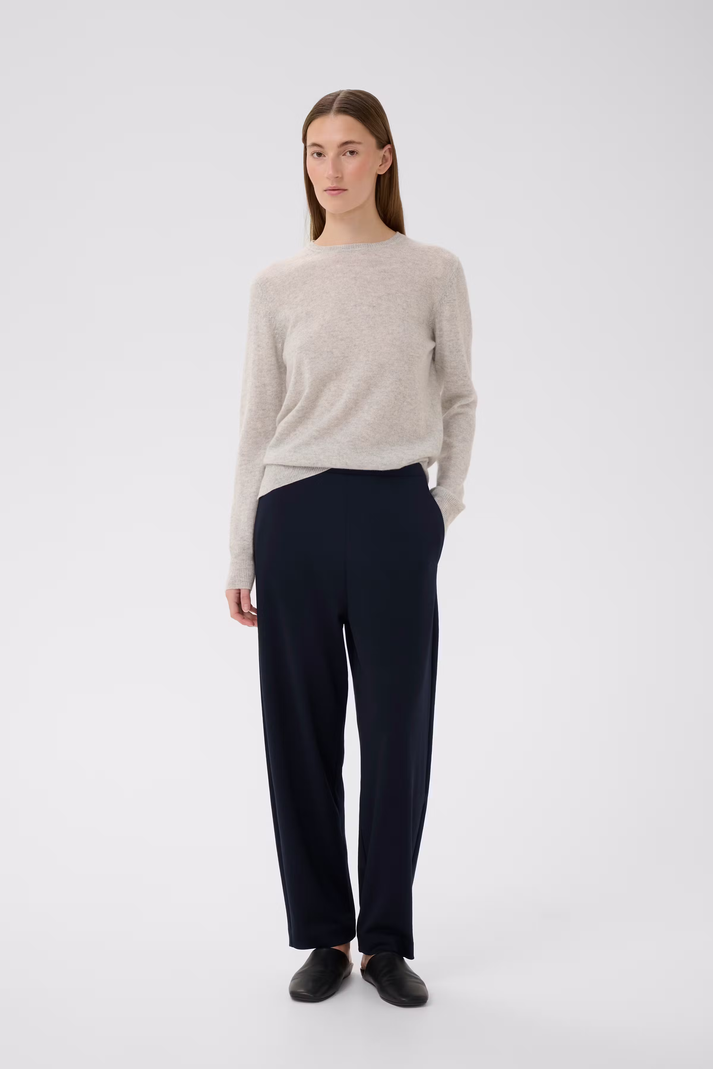 BekyIW Barrel Trousers LOOKBOOK FRONT 30111195-300005