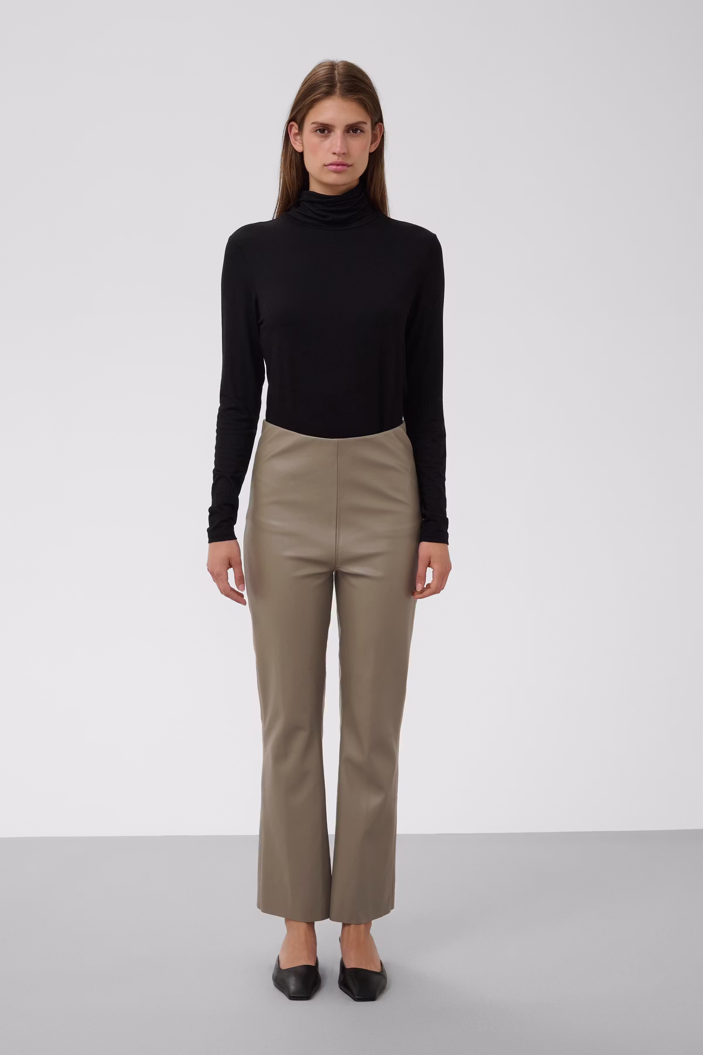 SLKaylee Bukser LOOKBOOK FRONT 30404598-47036
