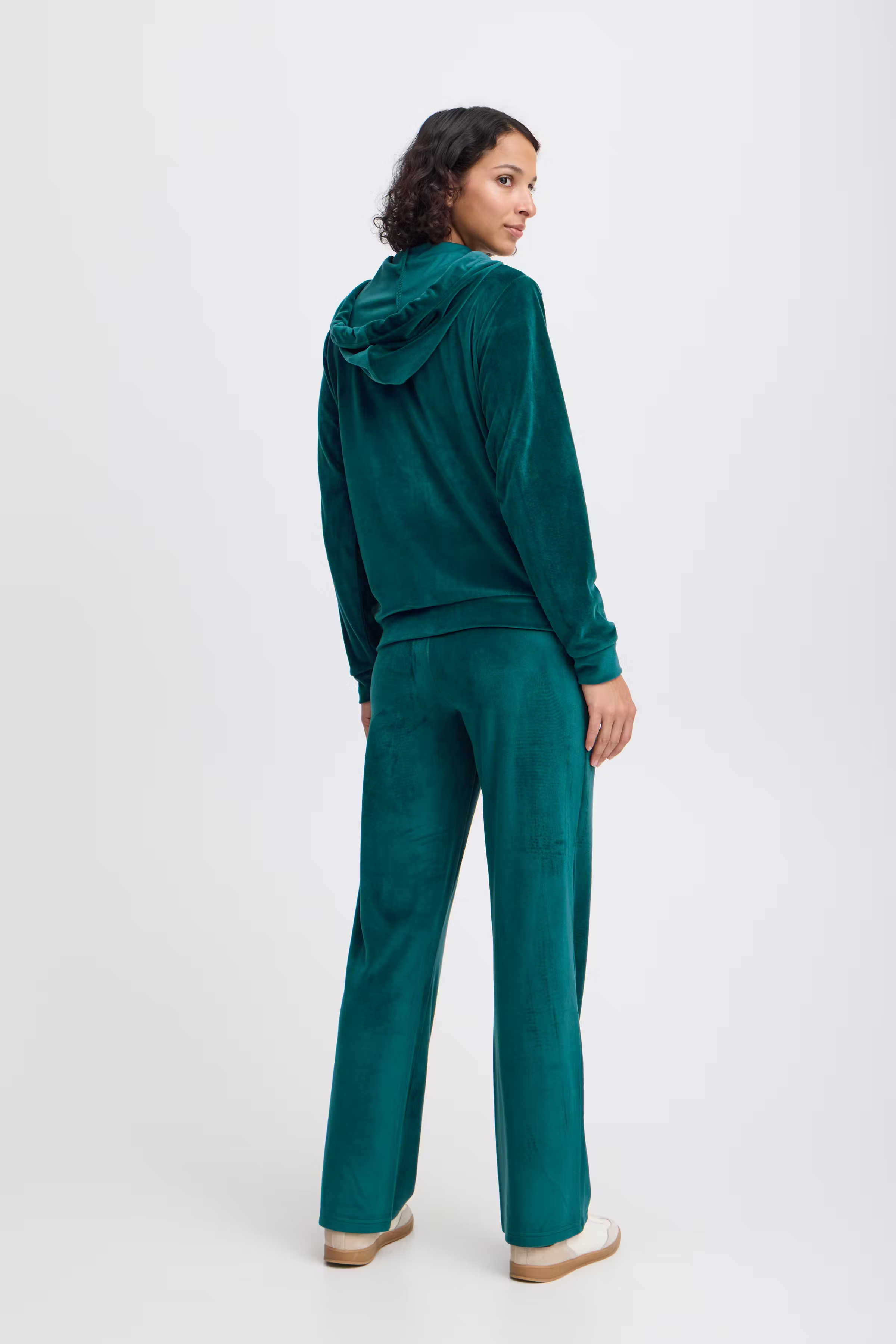 BYSTILLA Veloursett LOOKBOOK BACK 20816019-195030