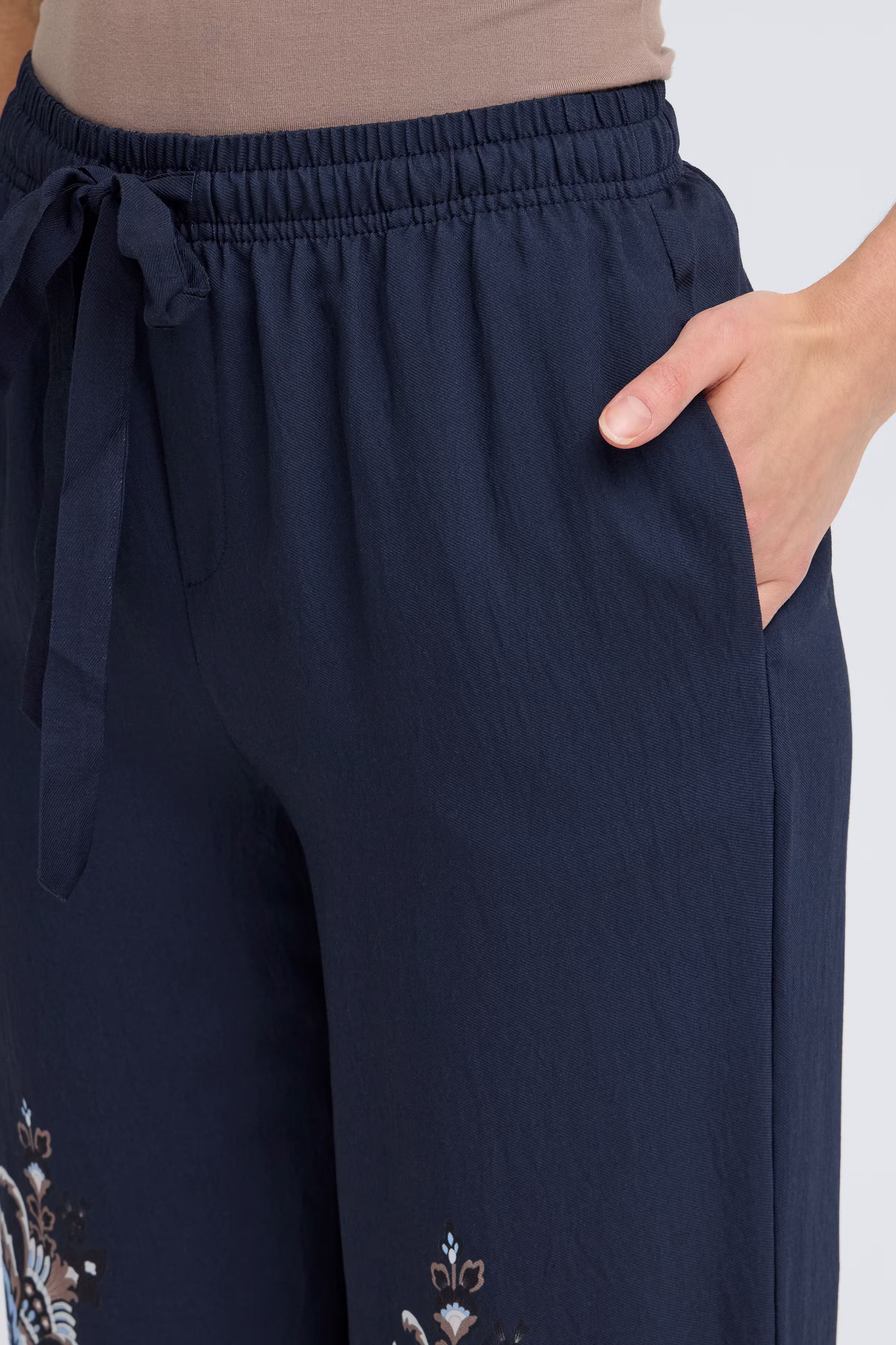 FRADARA Hose LOOKBOOK DETAIL 20617732-900010609