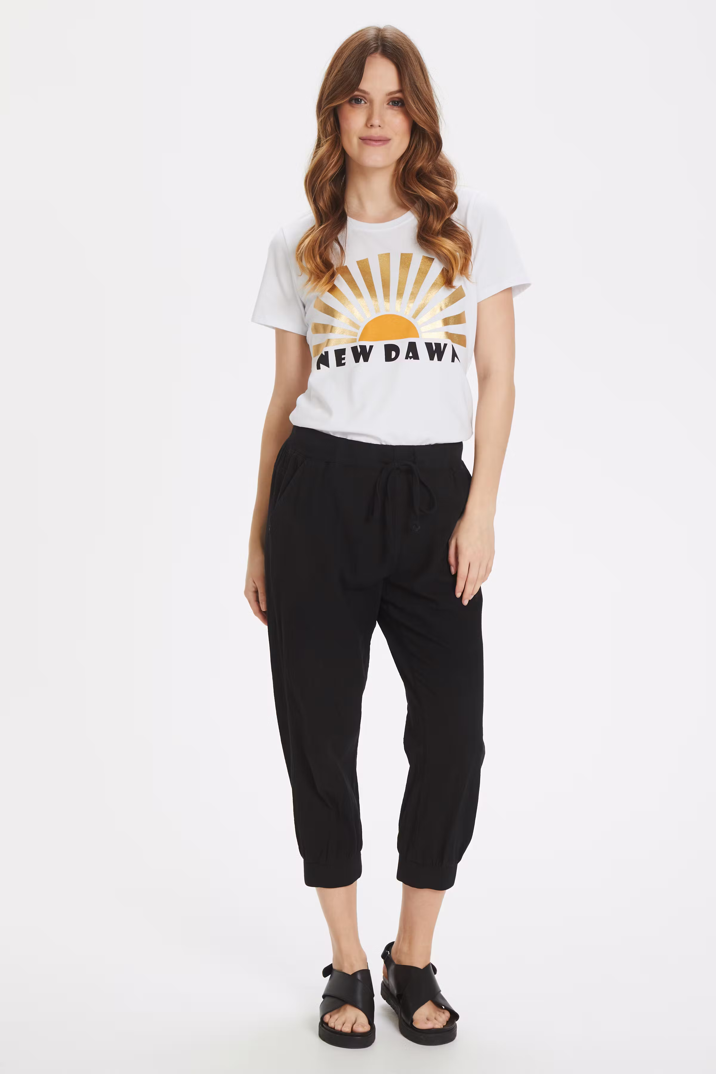 Naya Capri pants LOOKBOOK FRONT 10502803-50600