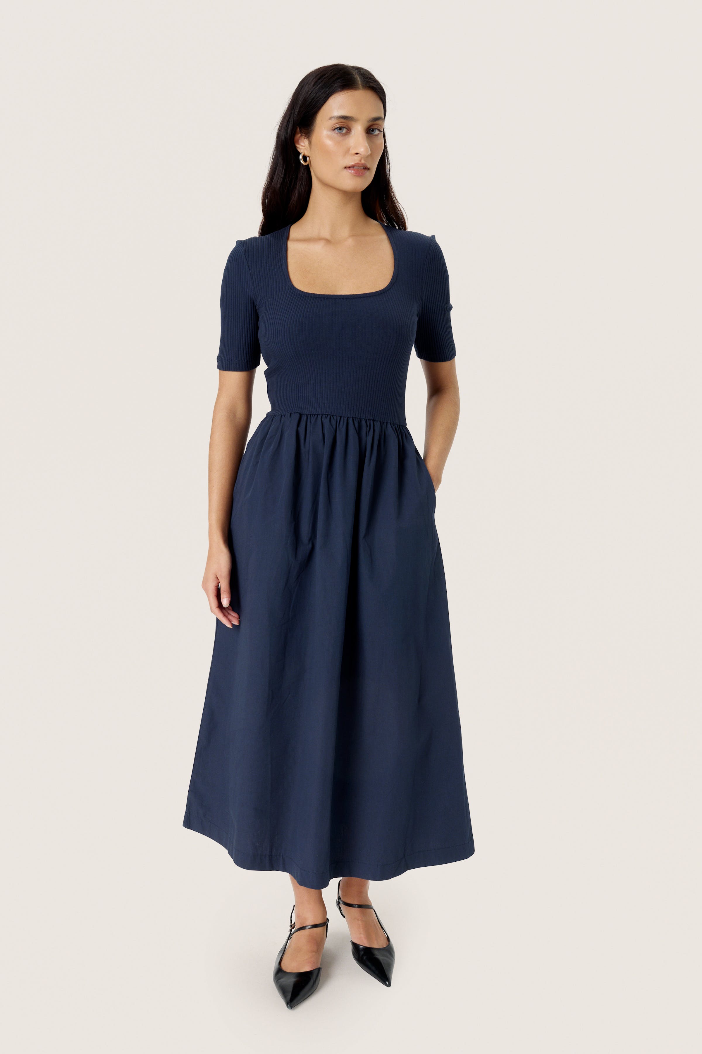 SLSimone Jurk LOOKBOOK FRONT 30408550-193924