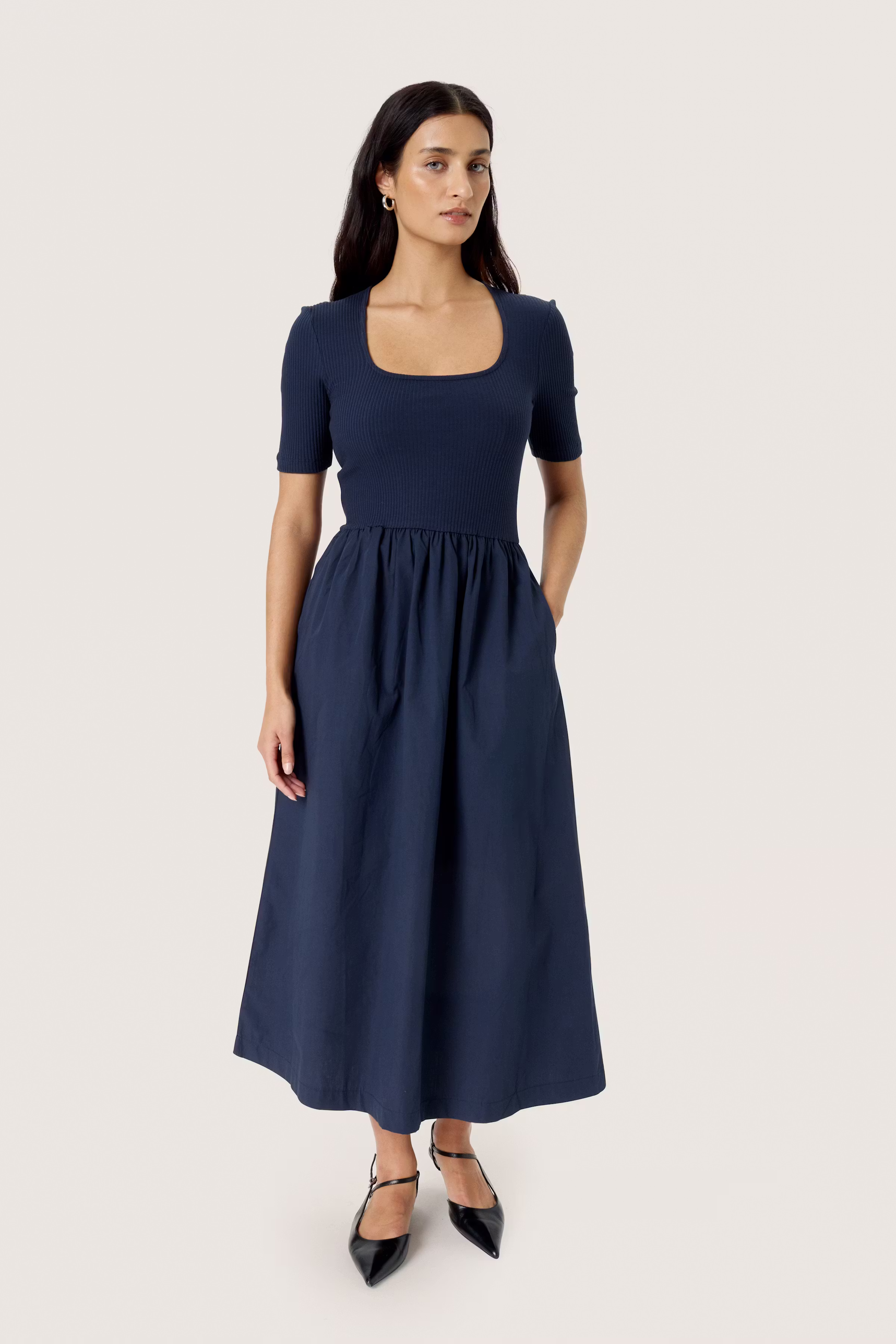 SLSimone Jurk LOOKBOOK FRONT 30408550-193924